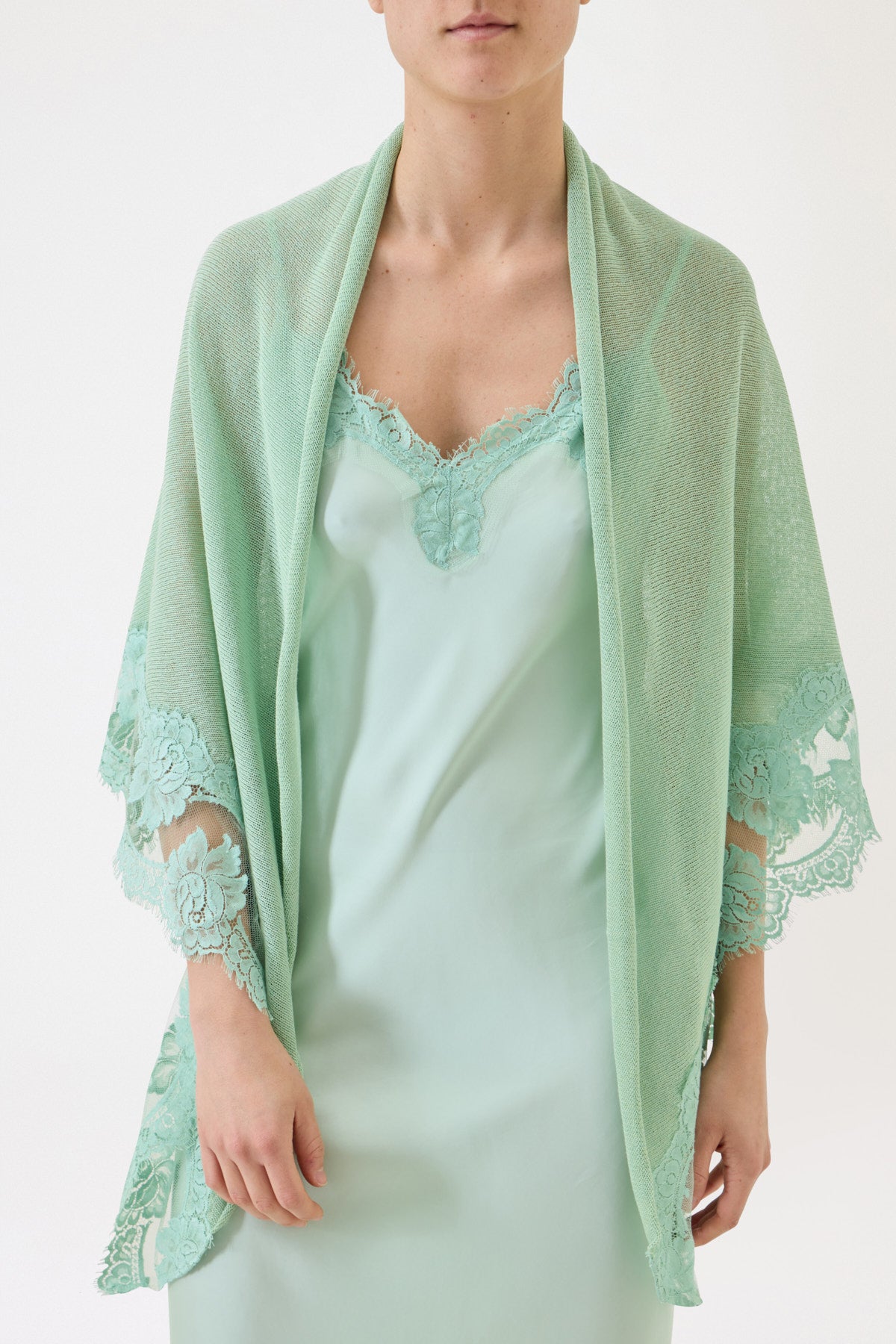 KEFIA WITH LACE