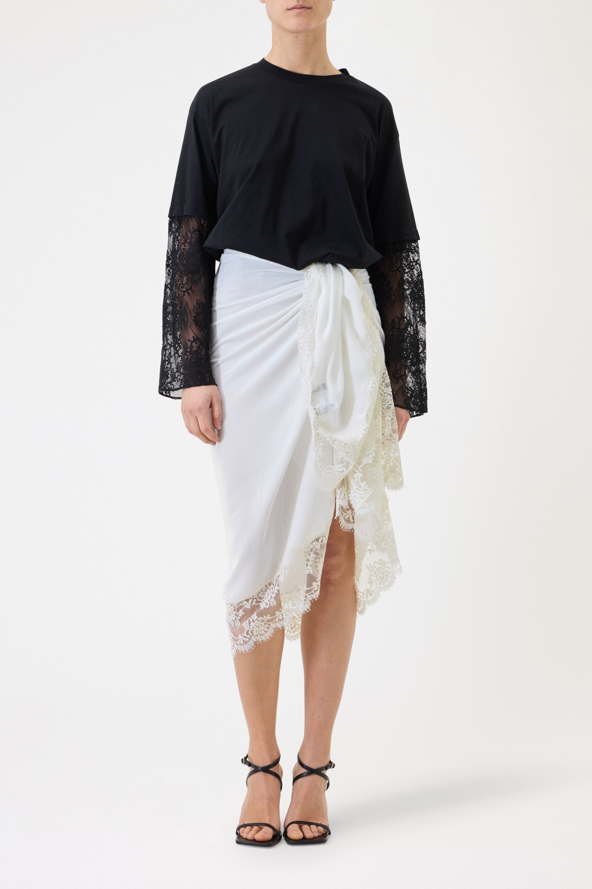 SHAWL WITH LACE