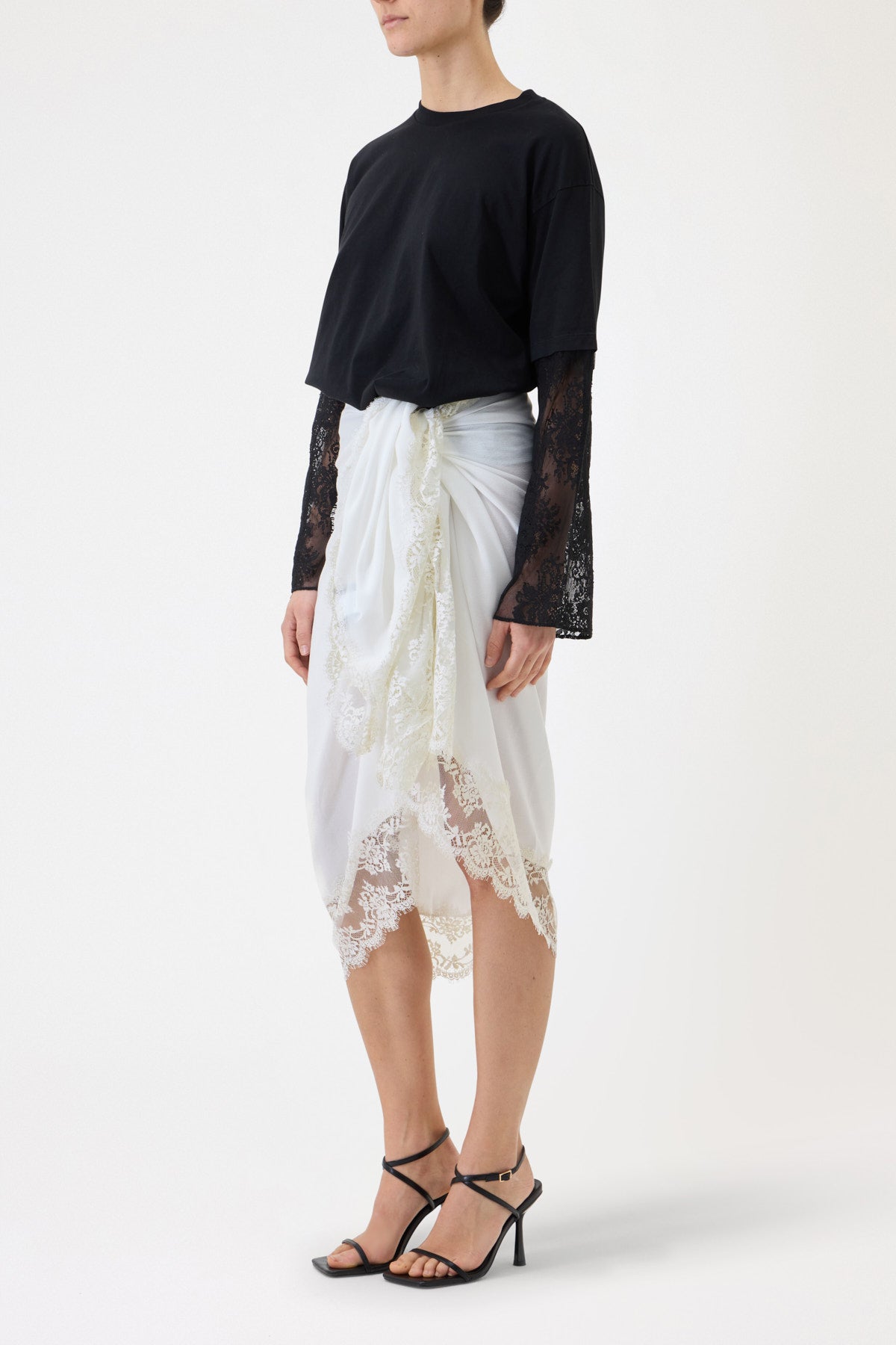 SHAWL WITH LACE