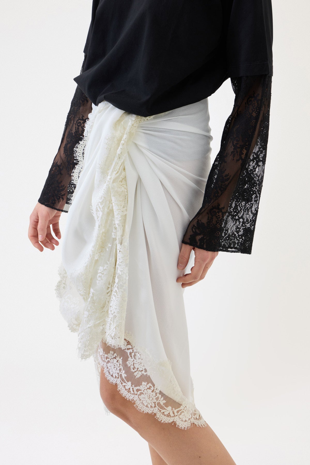 SHAWL WITH LACE