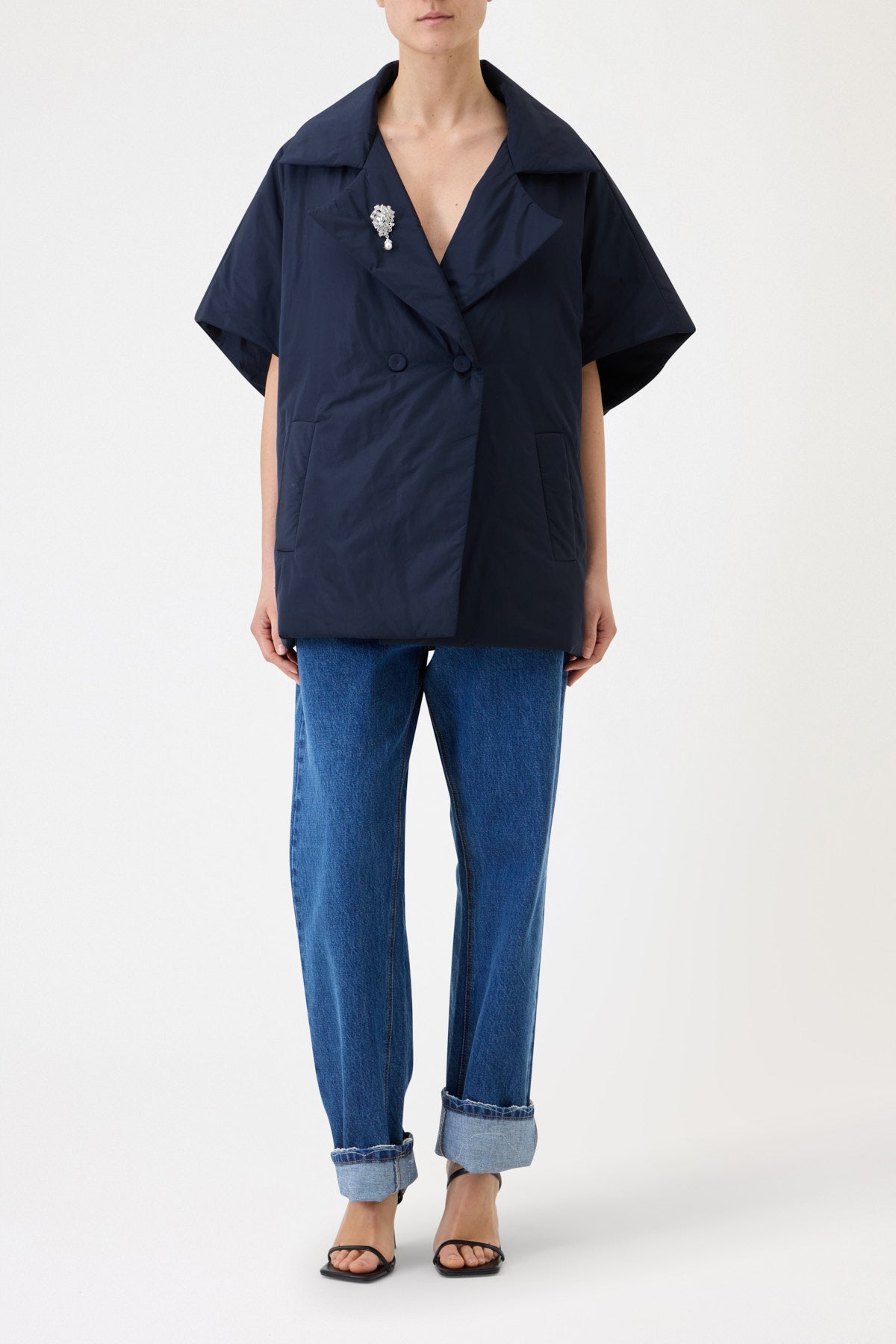 OVERSIZED 100-GRAM WAISTCOAT WITH JEWEL BROOCH