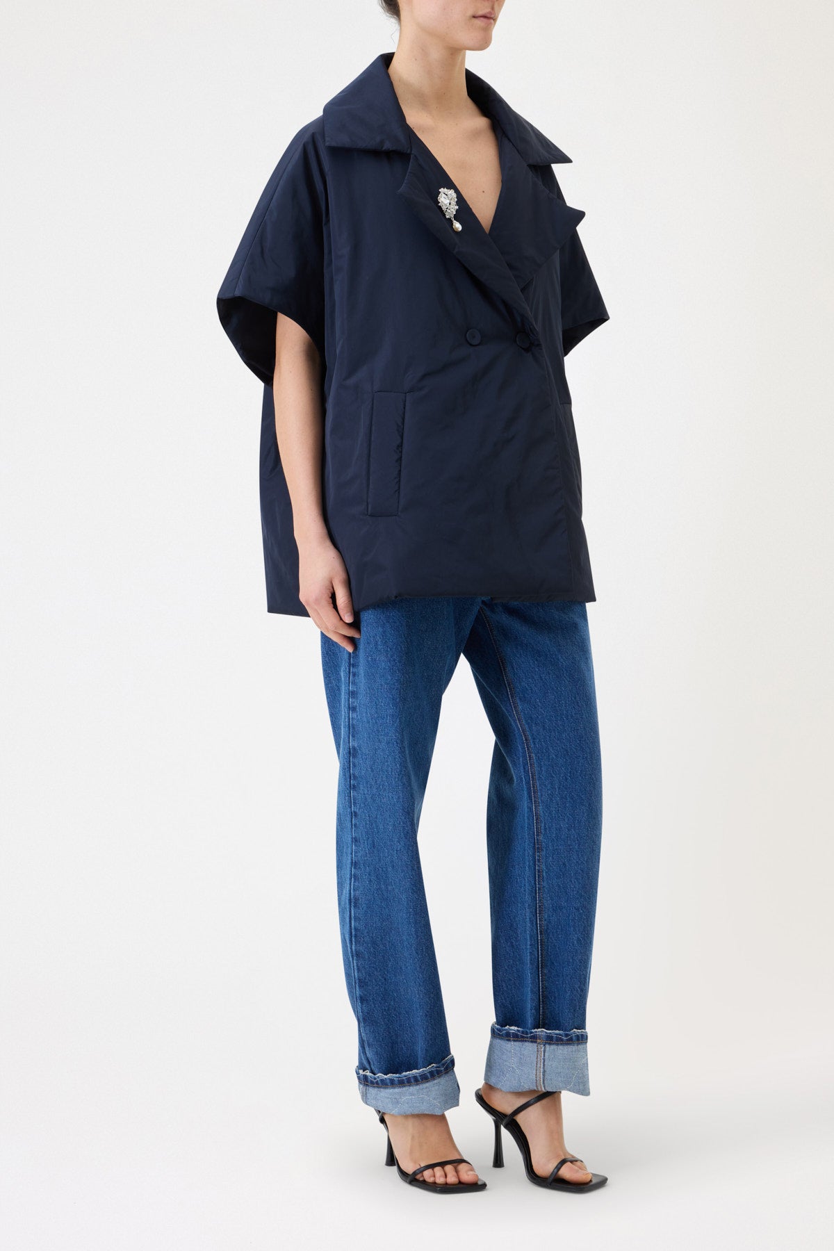 OVERSIZED 100-GRAM WAISTCOAT WITH JEWEL BROOCH