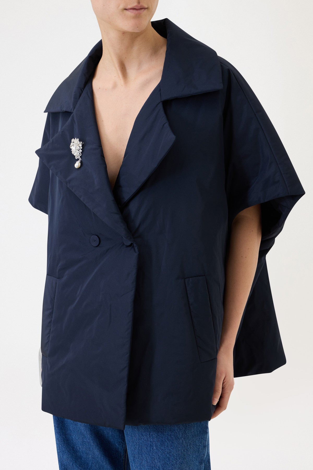 OVERSIZED 100-GRAM WAISTCOAT WITH JEWEL BROOCH