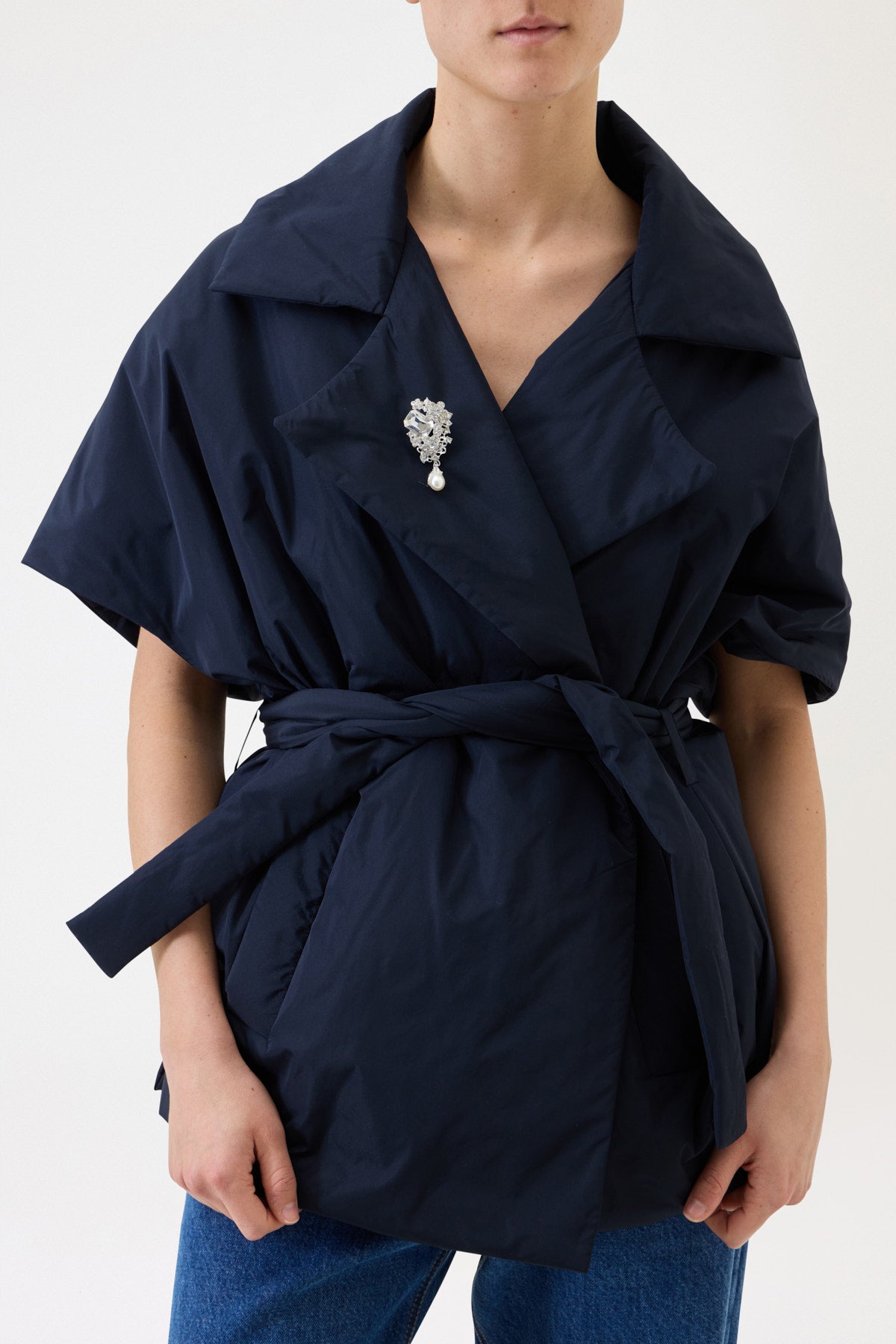 OVERSIZED 100-GRAM WAISTCOAT WITH JEWEL BROOCH