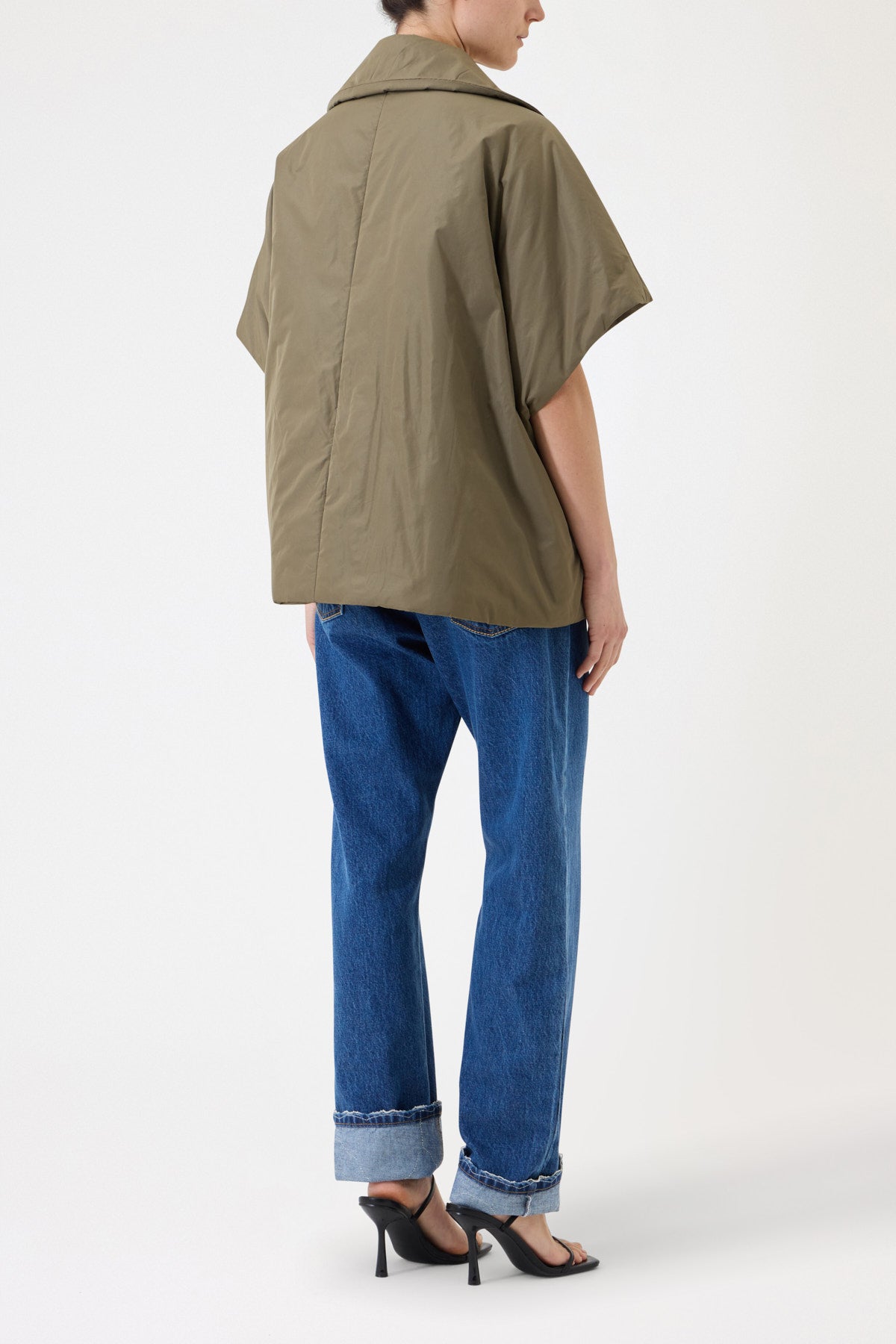 OVERSIZED 100-GRAM WAISTCOAT WITH JEWEL BROOCH