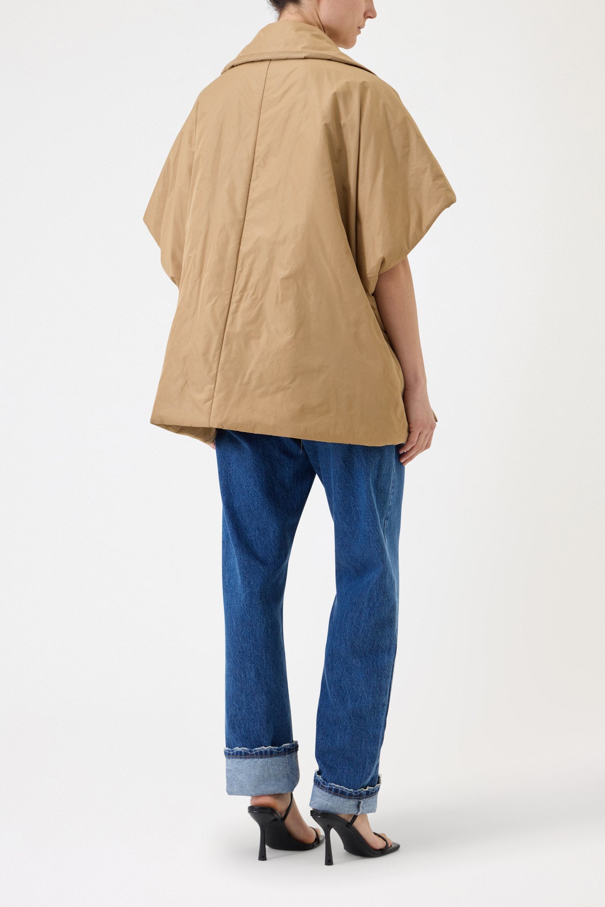 OVERSIZED 100-GRAM WAISTCOAT WITH JEWEL BROOCH