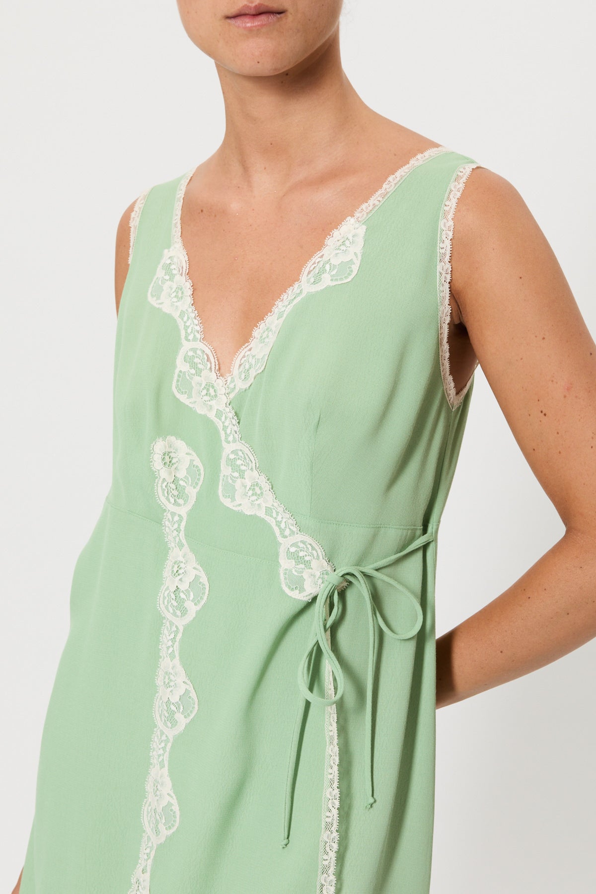 CROSSED SHORT SLIP DRESS WITH CONTRASTING LACE