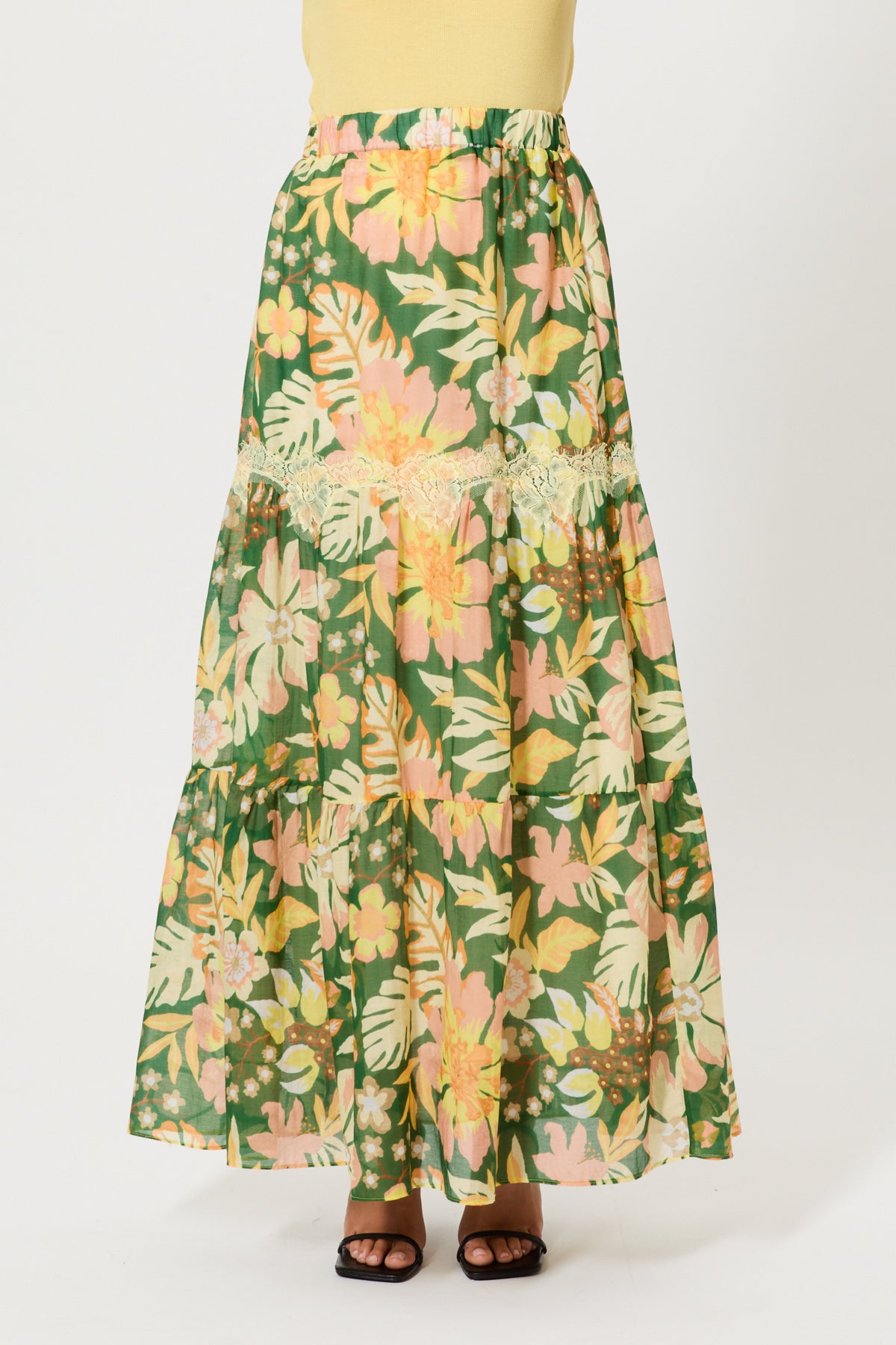 FLOUNCE SKIRT WITH LACE PATTERN