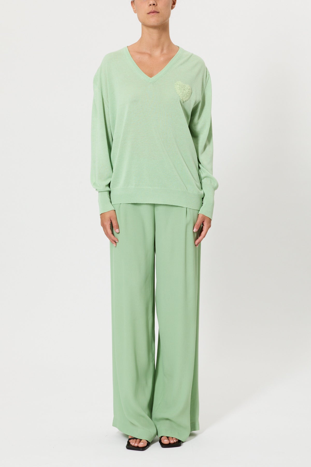 MAGLIA SCOLLO A V CON SCHIENA IN PIZZO