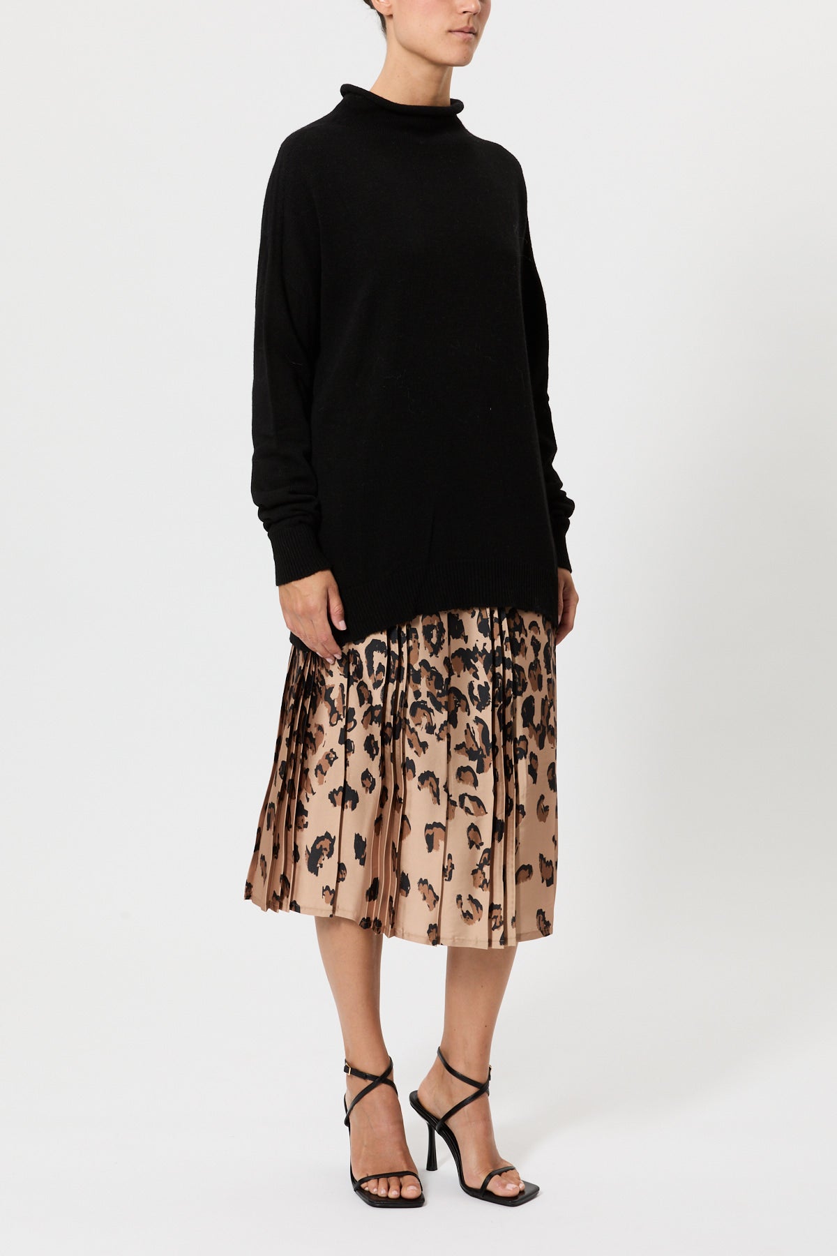OVERSIZED HALF-NECK SWEATER