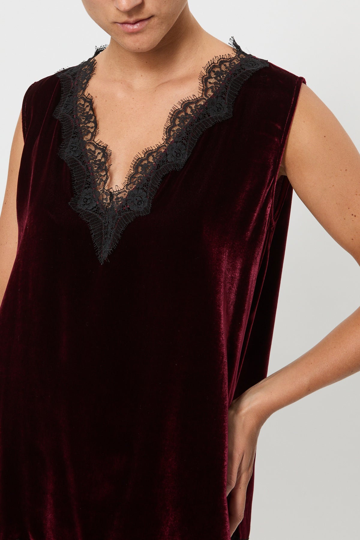 WIDE SHOULDER VELVET TOP