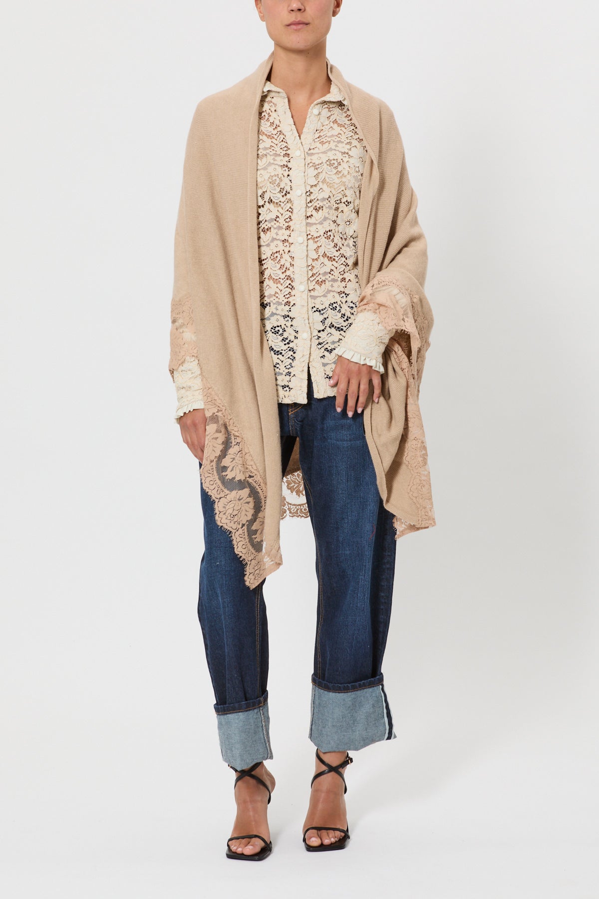 SHAWL WITH LACE