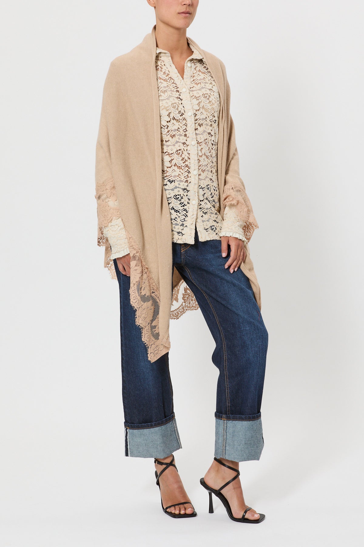 SHAWL WITH LACE
