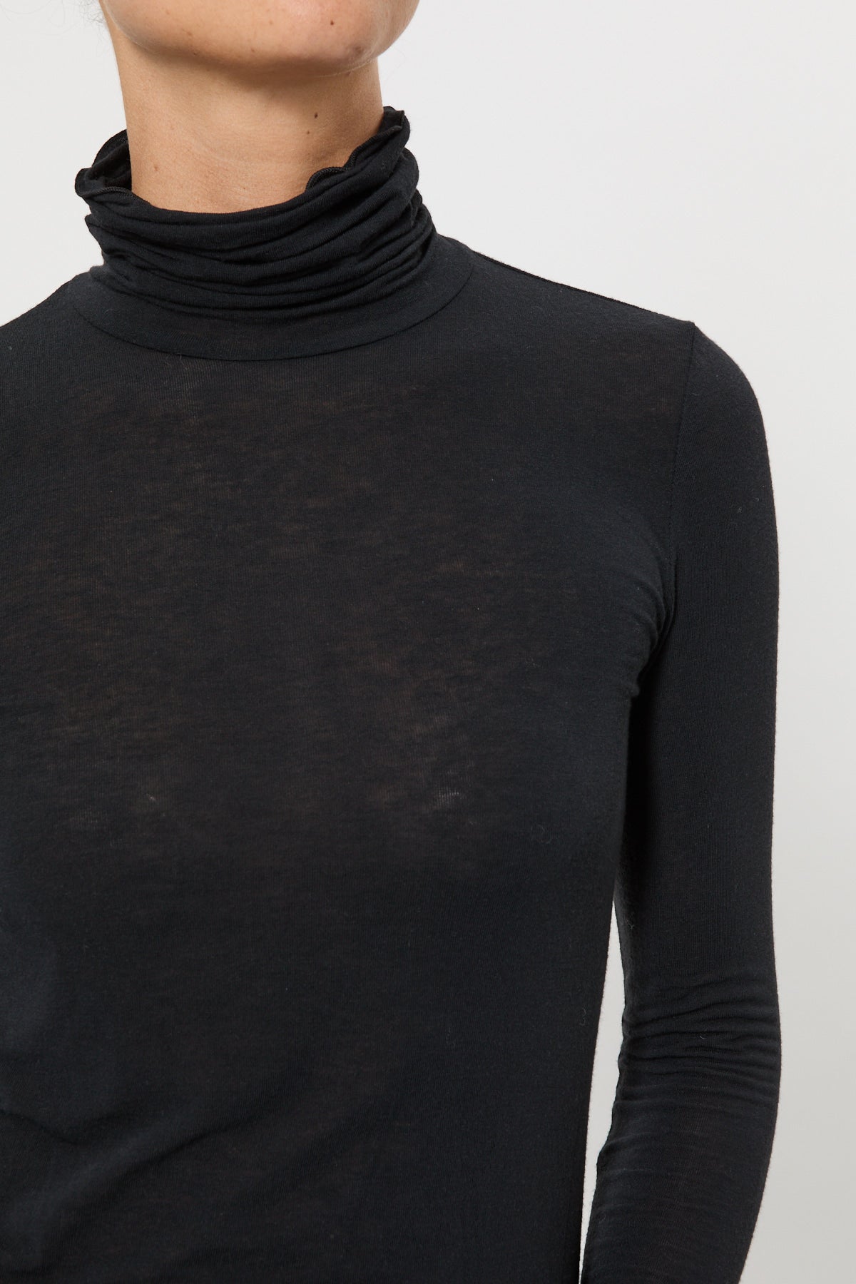 T-SHIRT A COLLO ALTO IN SOFT JERSEY