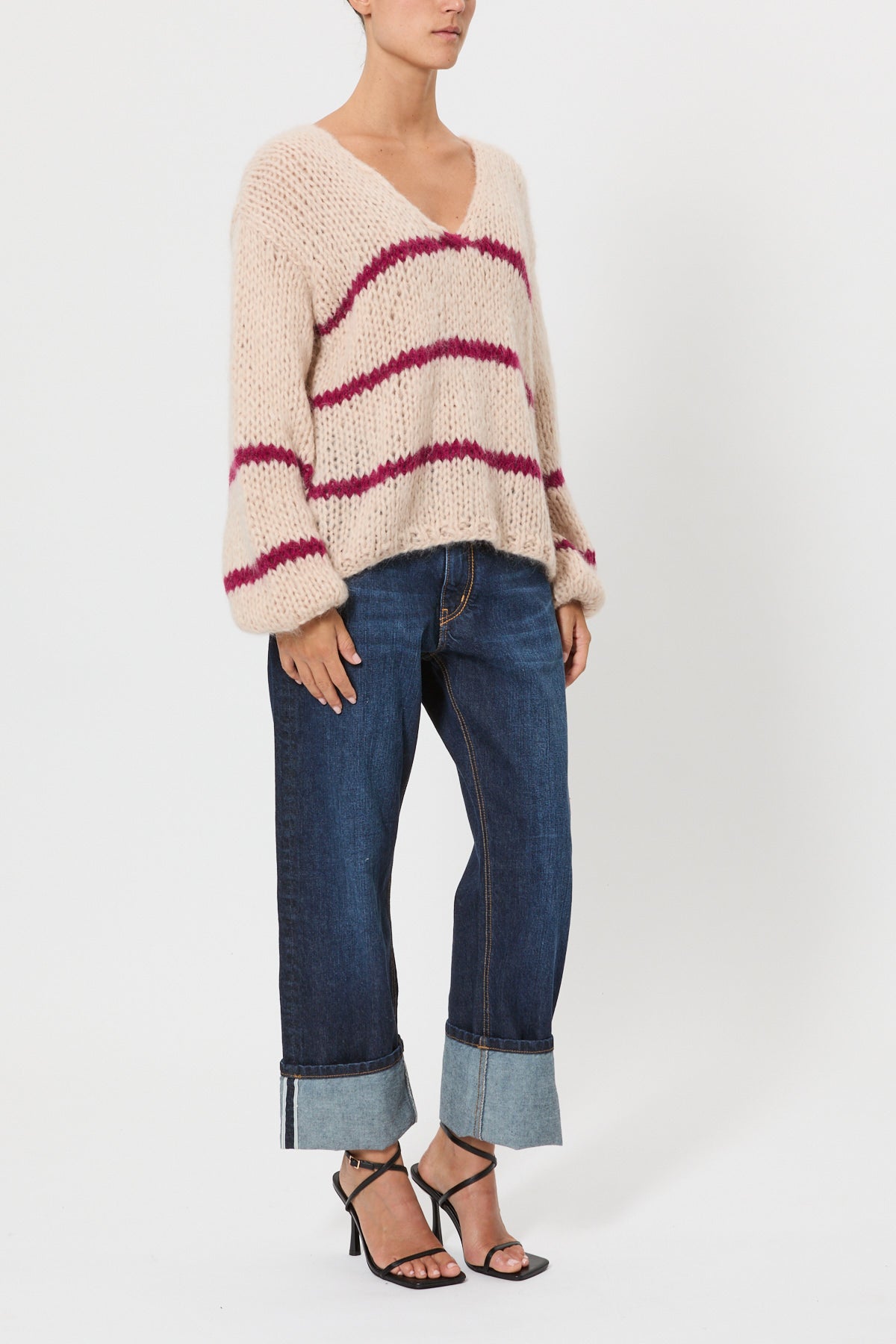 MAGLIA SCOLLO A V A RIGHE