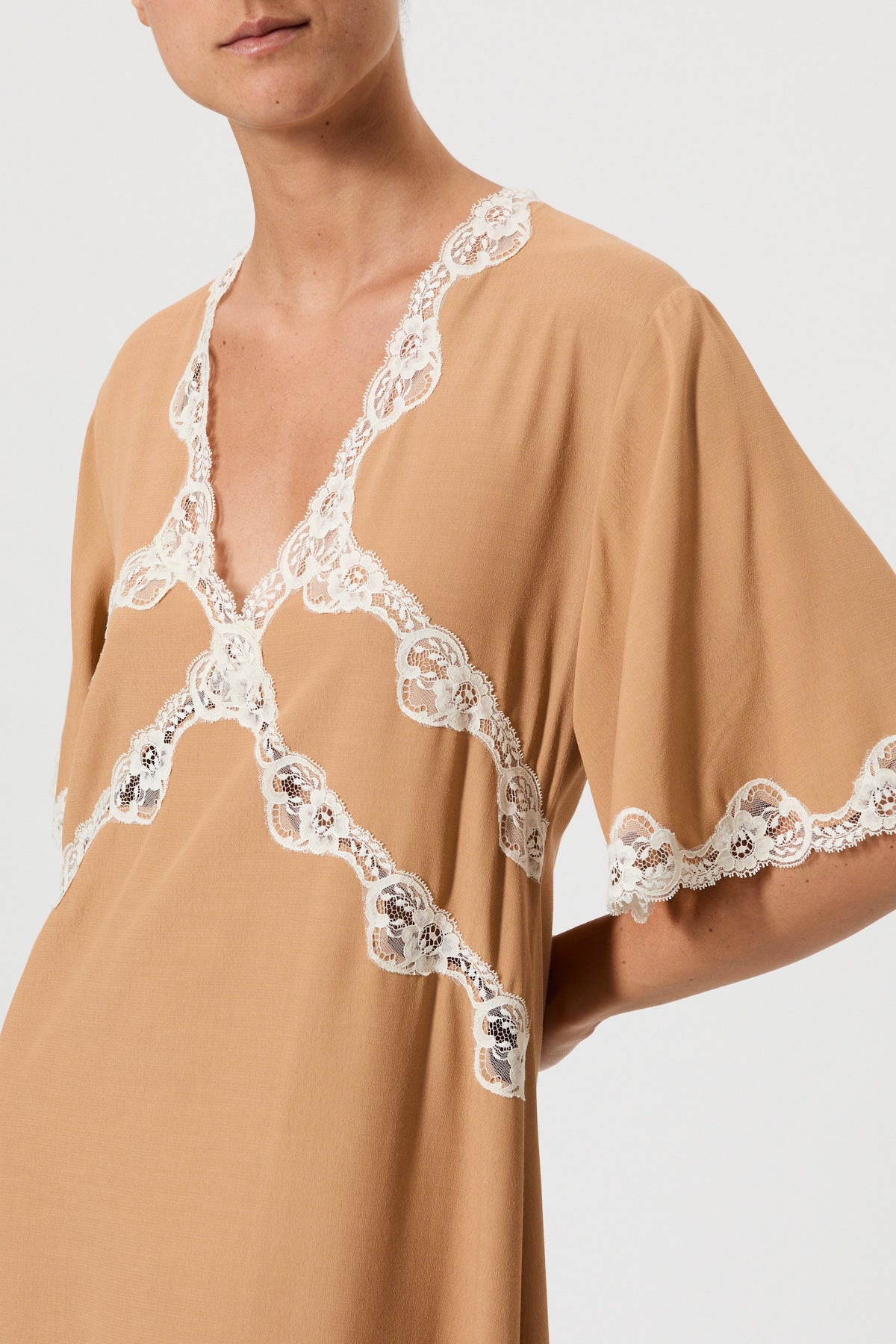 SHORT-SLEEVED SLIP DRESS WITH CONTRAST LACE