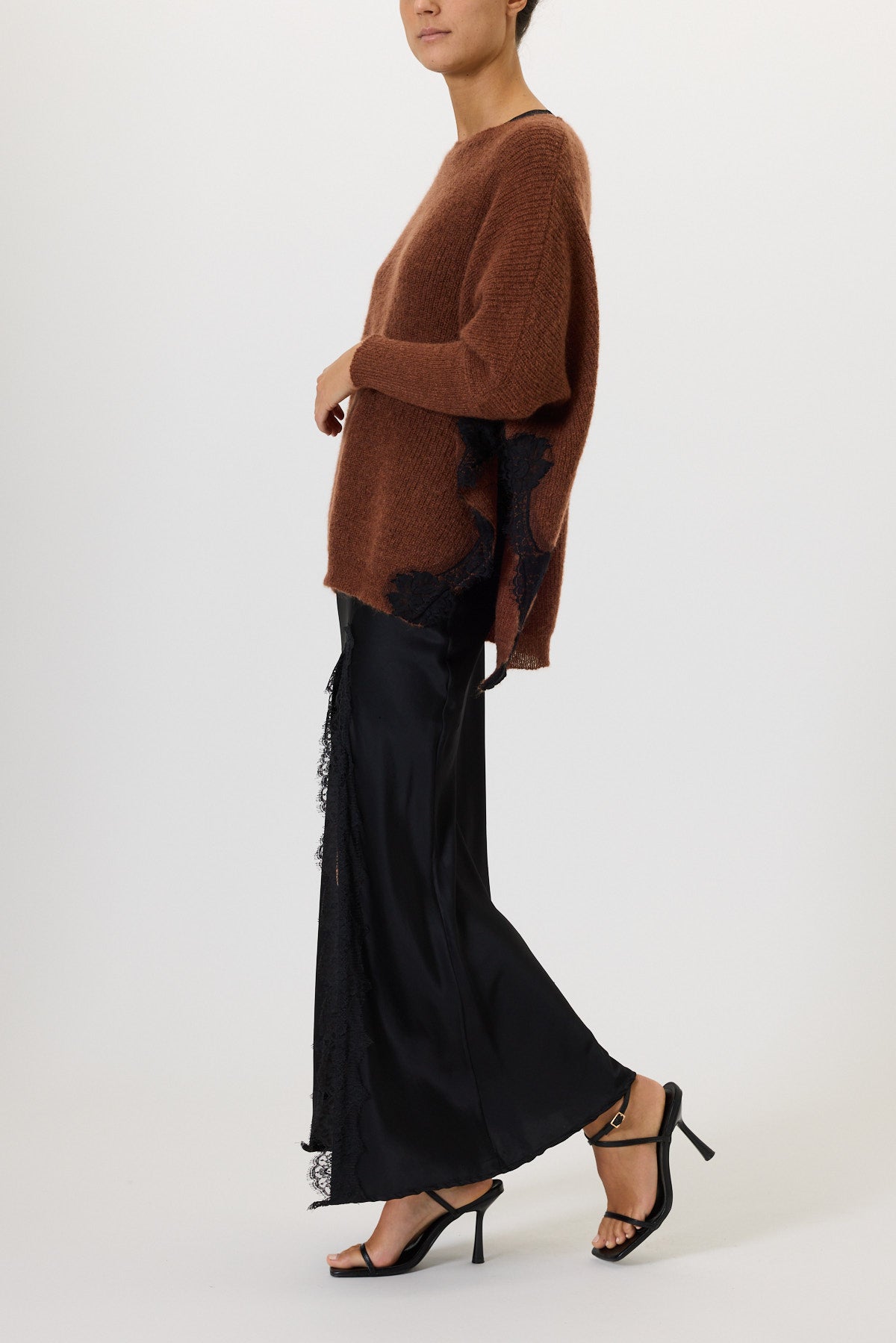 MAGLIA CON SPACCHI E PIZZO