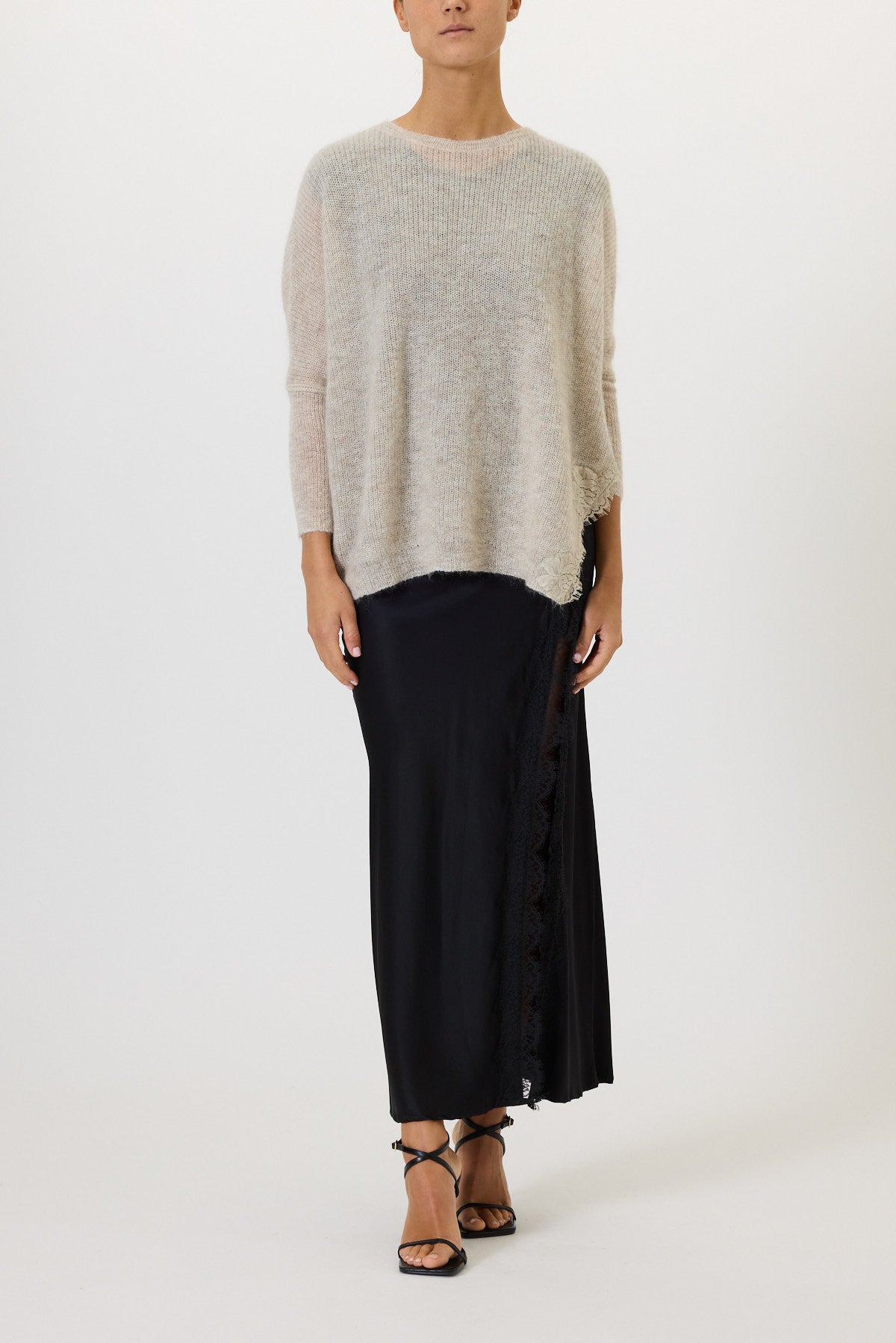 MAGLIA CON SPACCHI E PIZZO