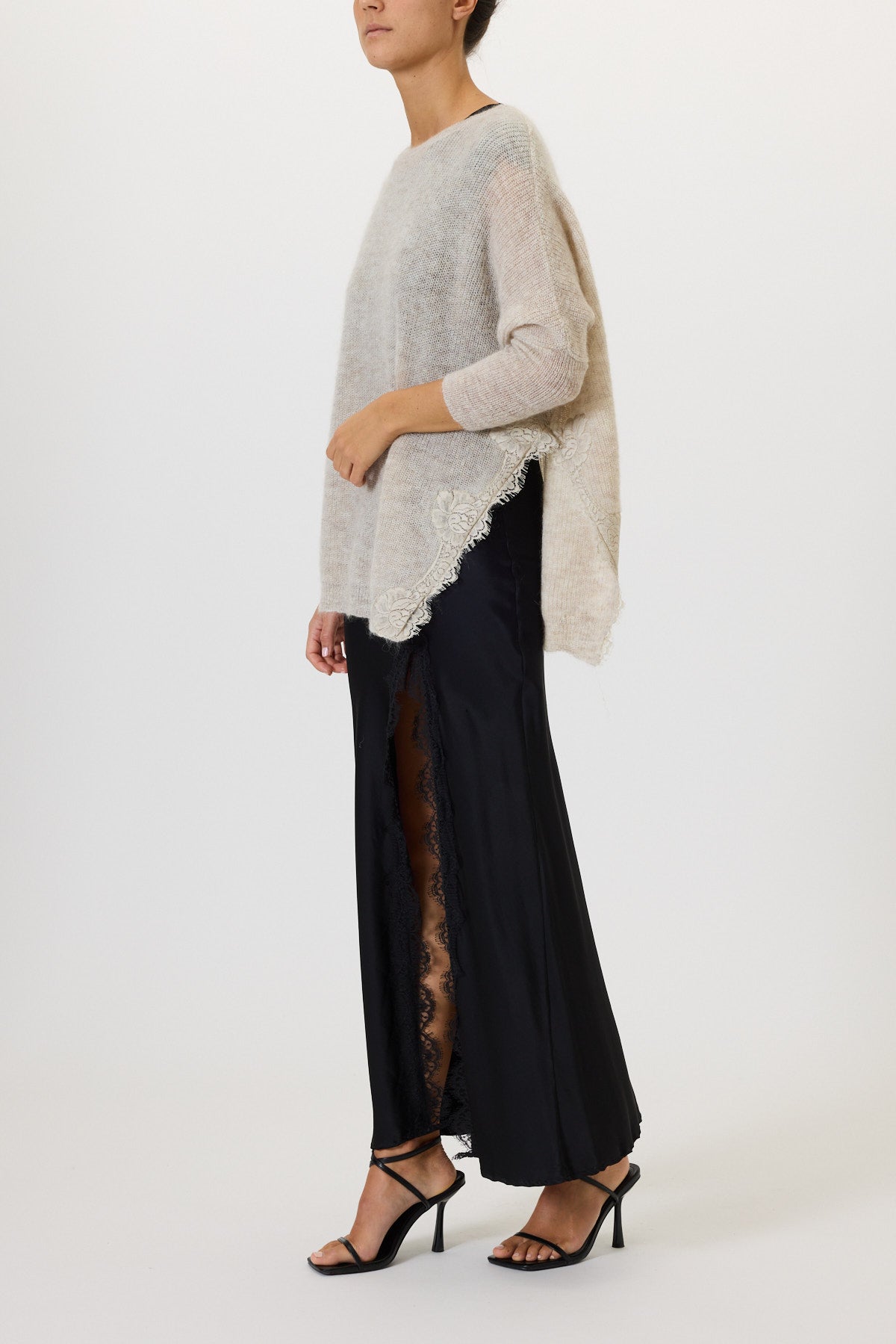 MAGLIA CON SPACCHI E PIZZO