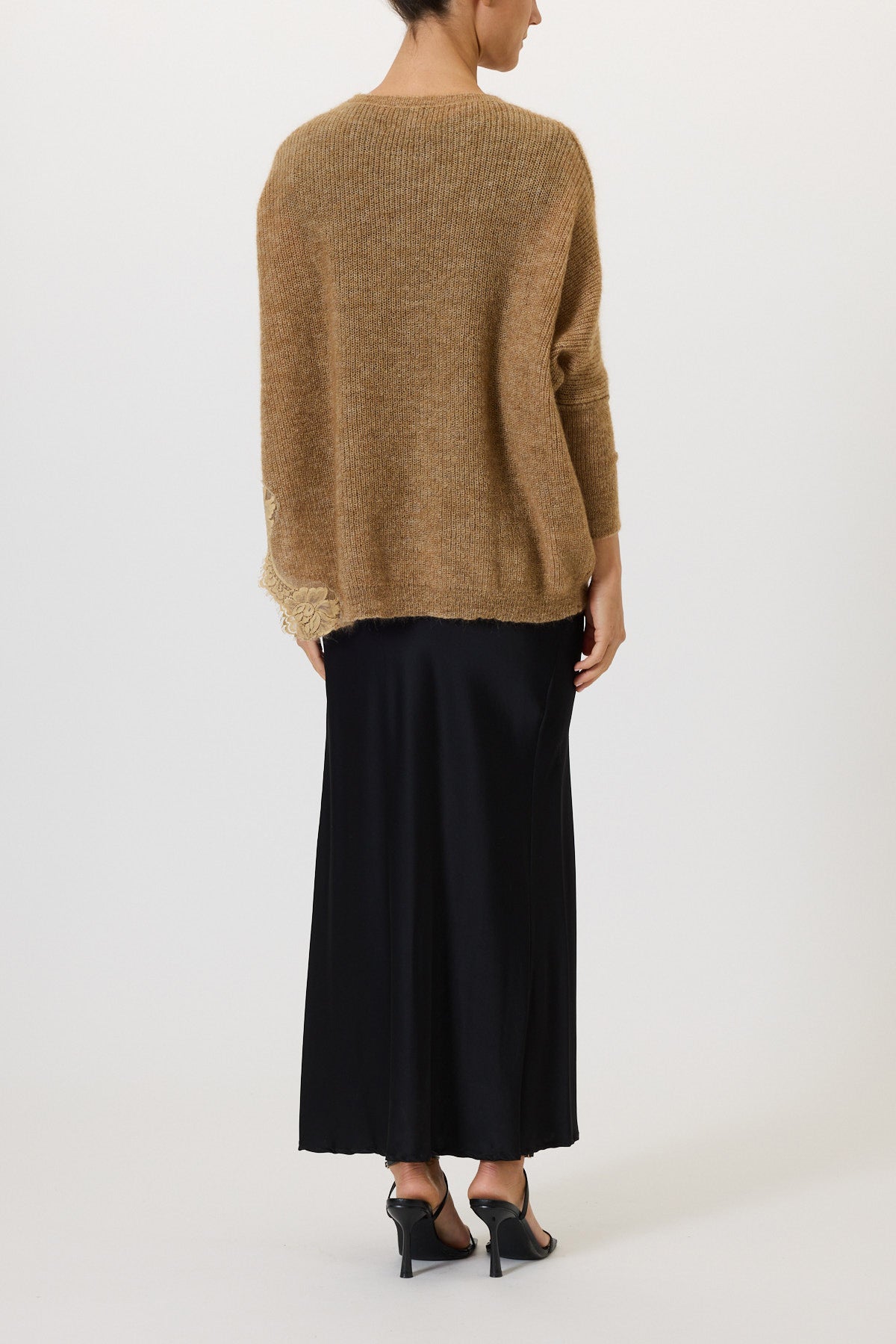 MAGLIA CON SPACCHI E PIZZO