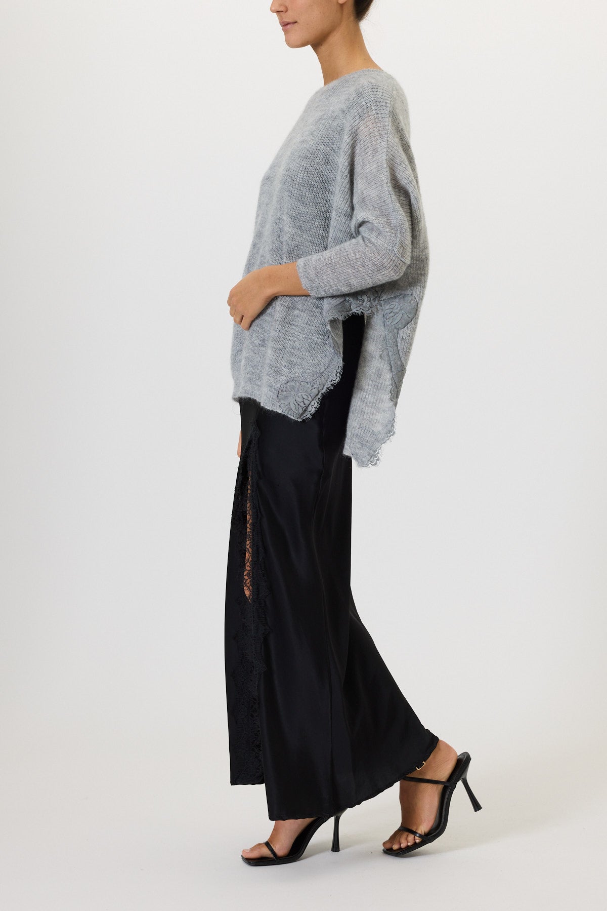 MAGLIA CON SPACCHI E PIZZO