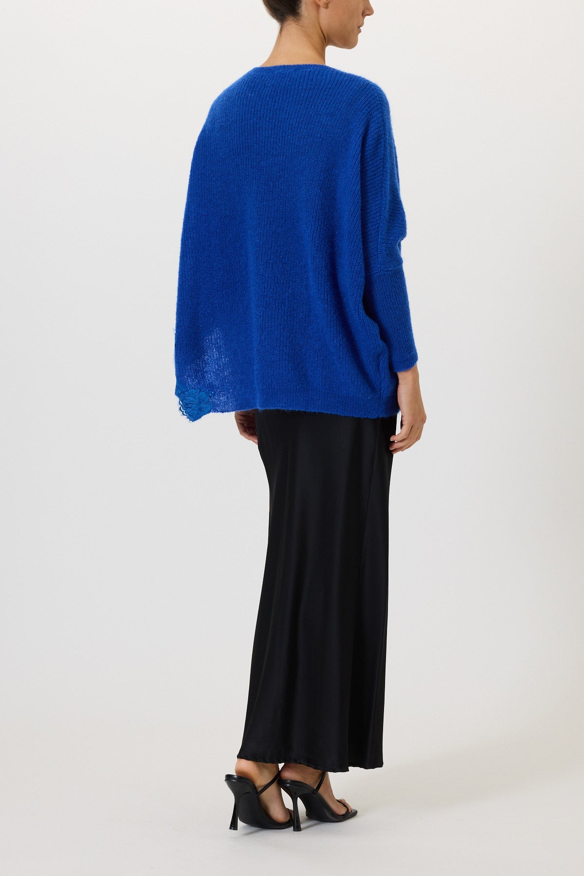 MAGLIA CON SPACCHI E PIZZO