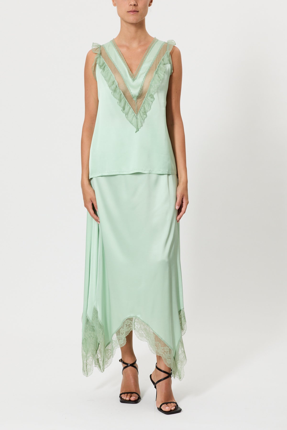 TOP SPALLA LARGA CON PIZZO