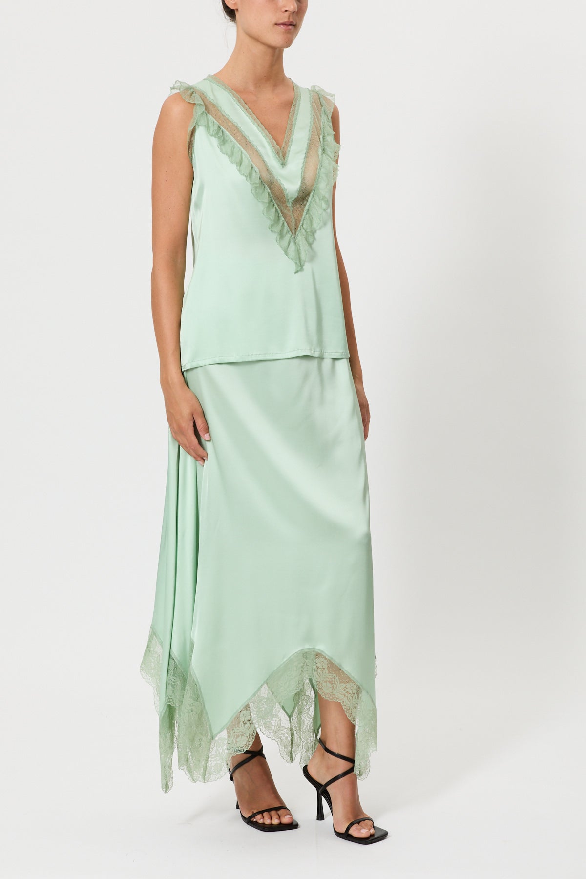 TOP SPALLA LARGA CON PIZZO