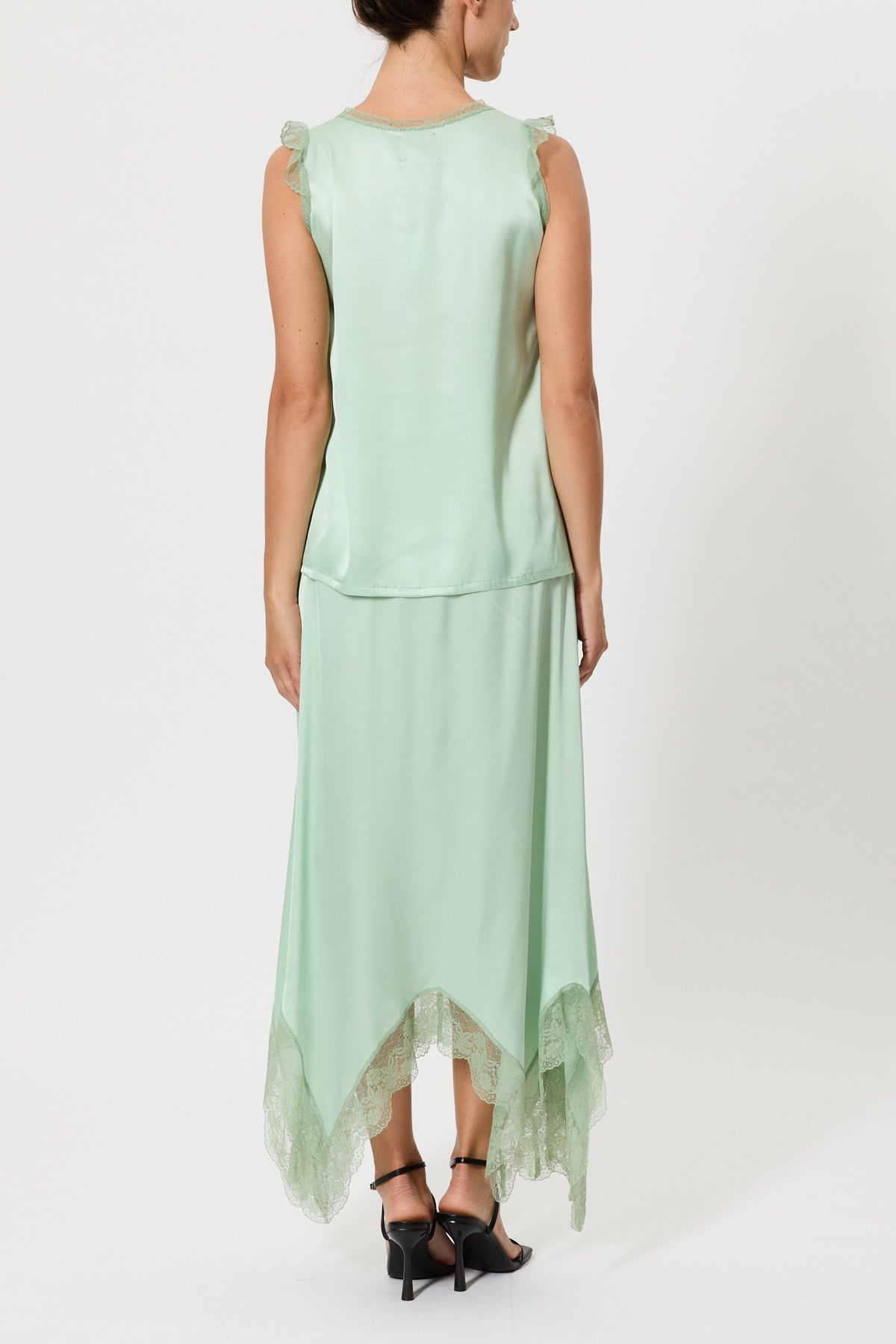 TOP SPALLA LARGA CON PIZZO