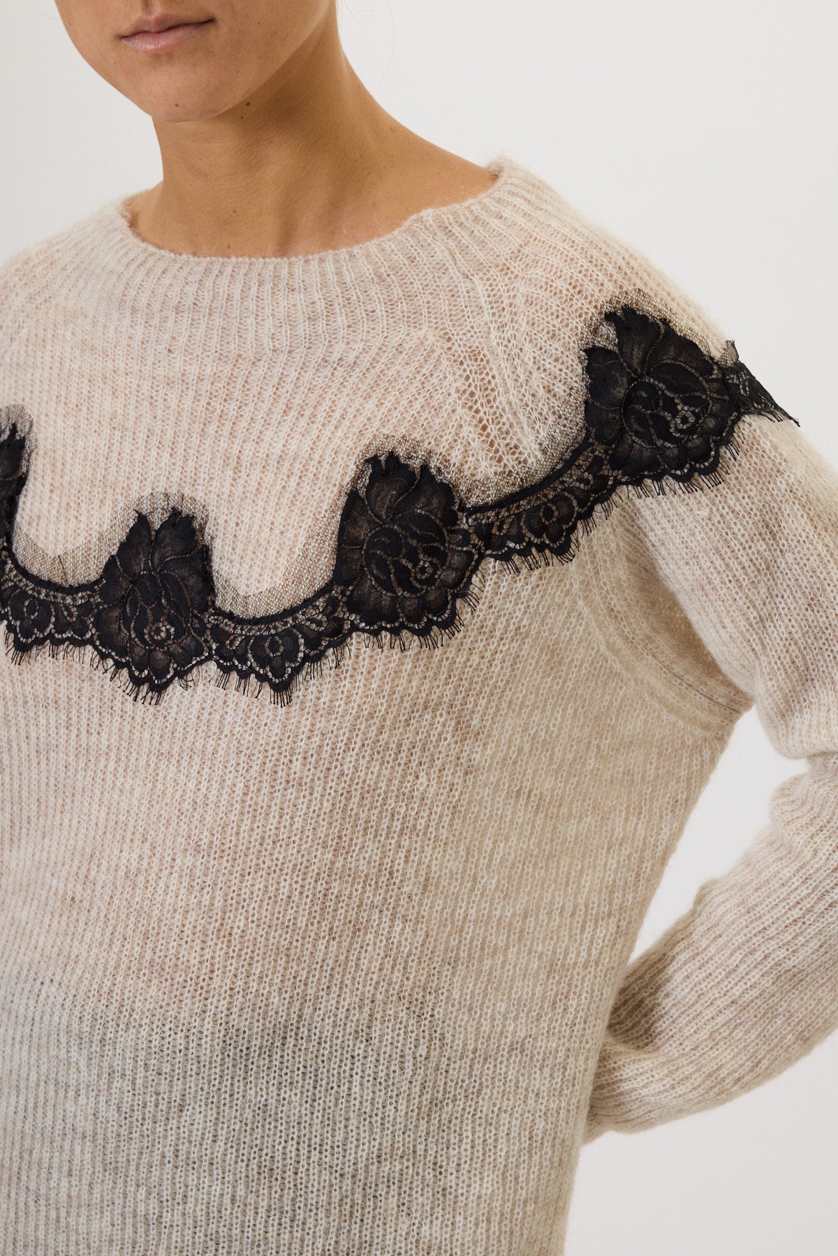Boat neck sweater with lace