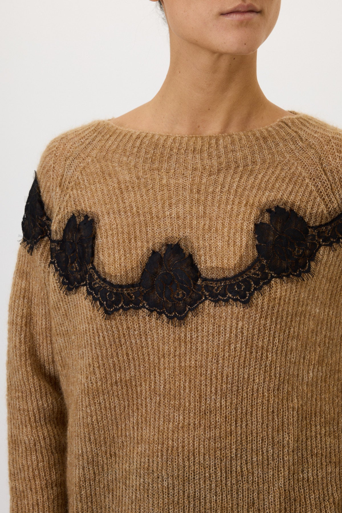 Boat neck sweater with lace