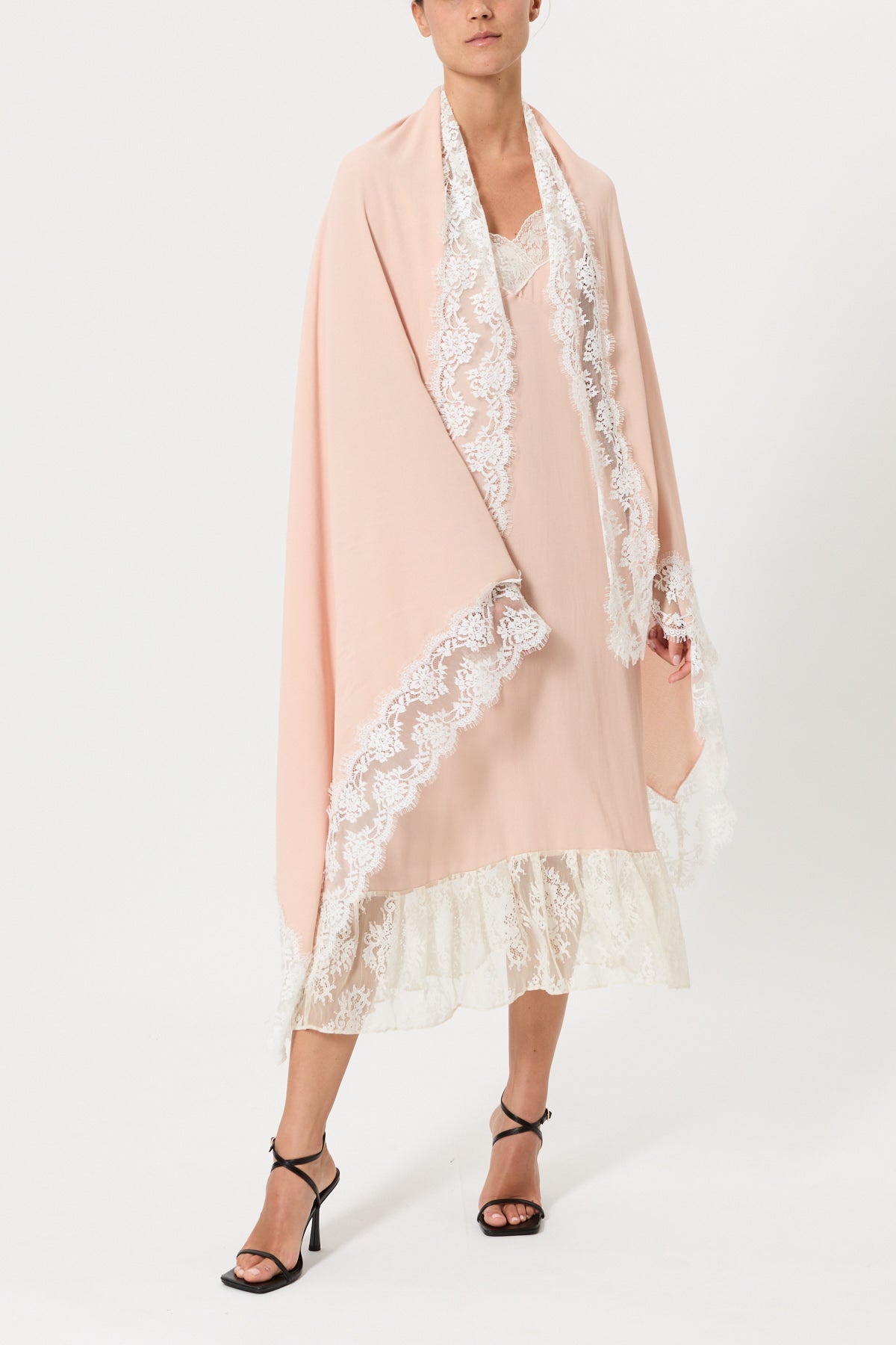 SHAWL WITH LACE
