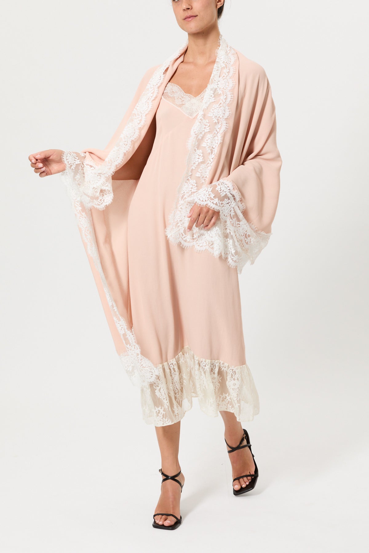 SHAWL WITH LACE