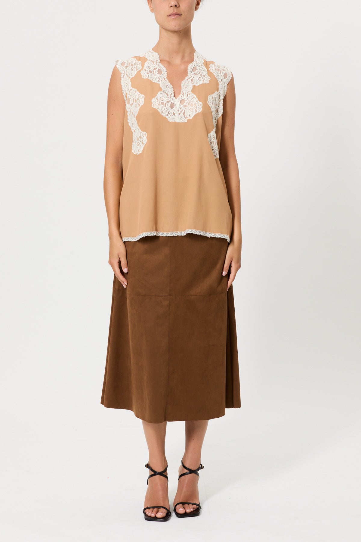 TOP SPALLA LARGA CON PIZZO IN CONTRASTO