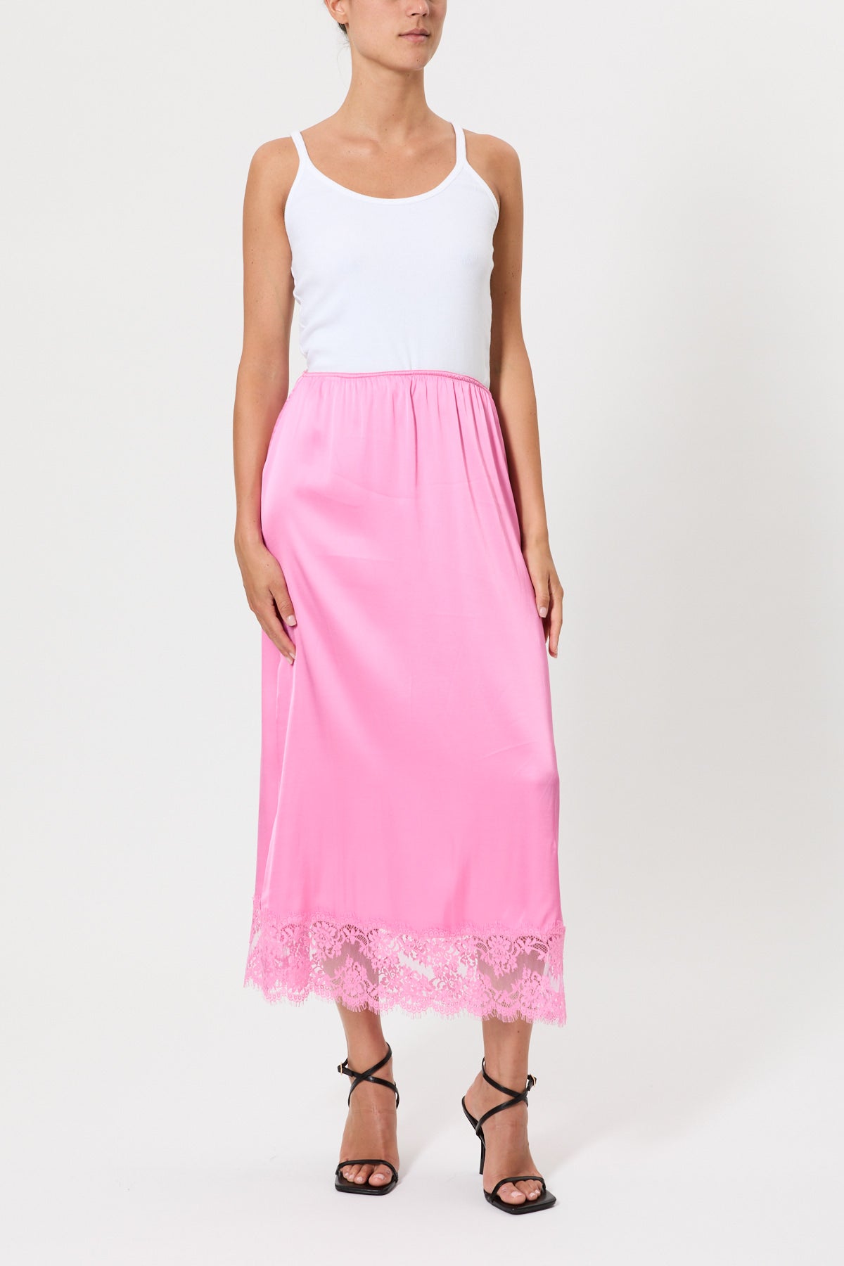 GONNA IN RASO CON PIZZO