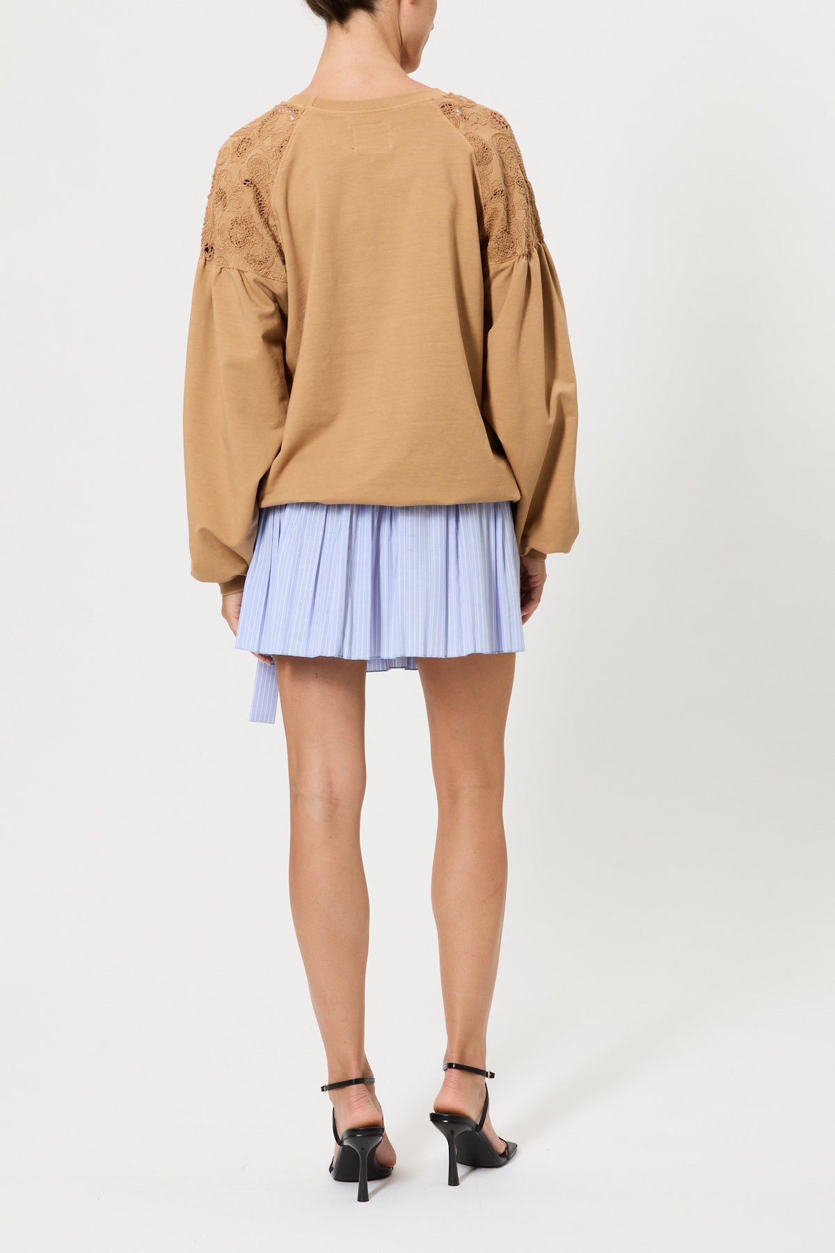 SWEATSHIRT WITH EMBROIDERED SLEEVES AND PIN