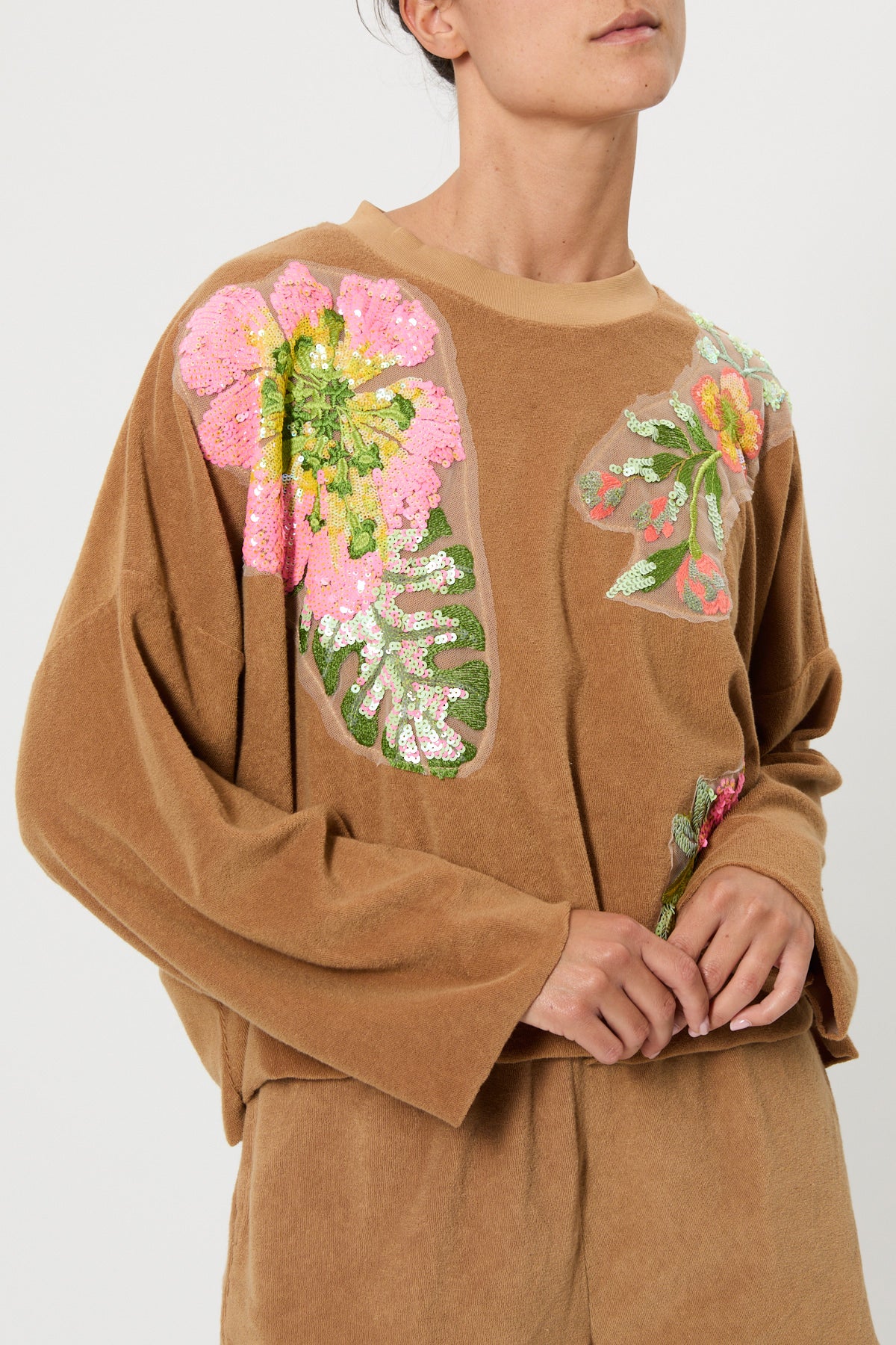 CREW NECK SWEATSHIRT WITH SEQUIN EMBROIDERY