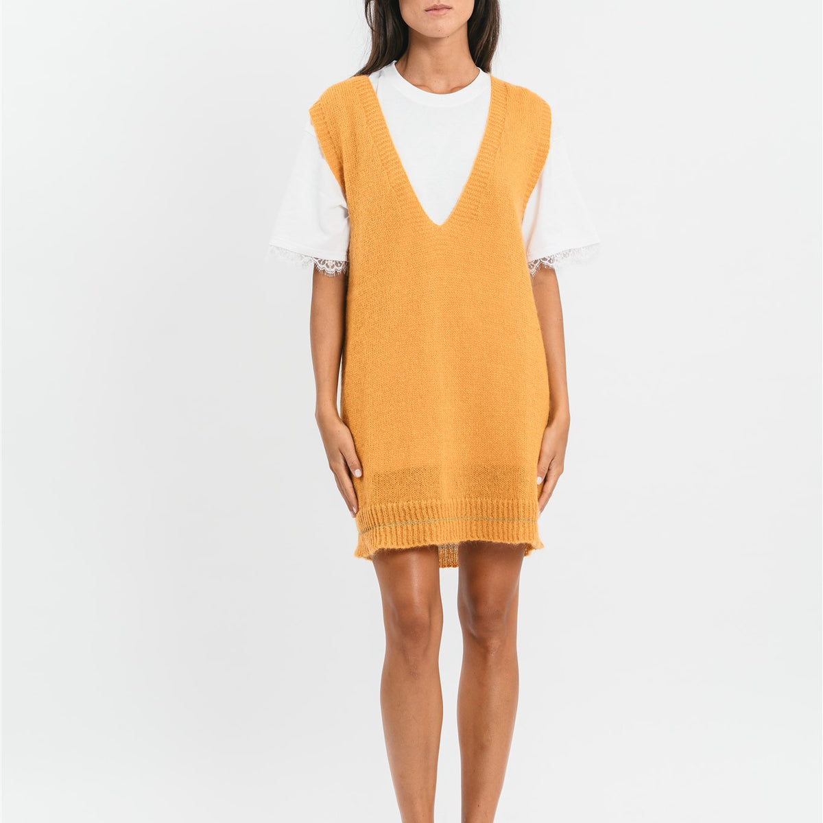 V-NECK VEST