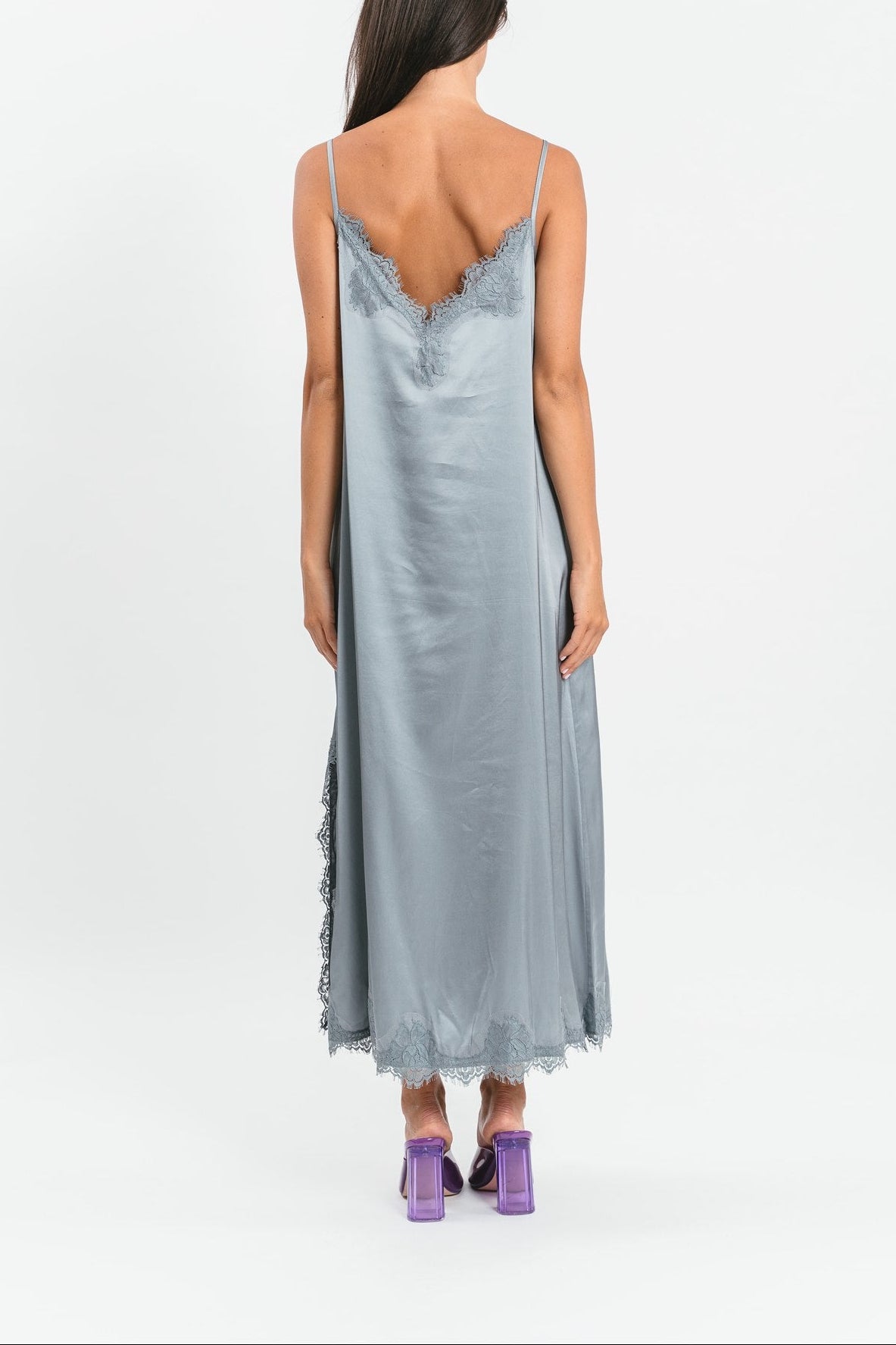 Slip dress longuette argento in viscosa satin elasticizzata con pregiato pizzo francese Posteriore