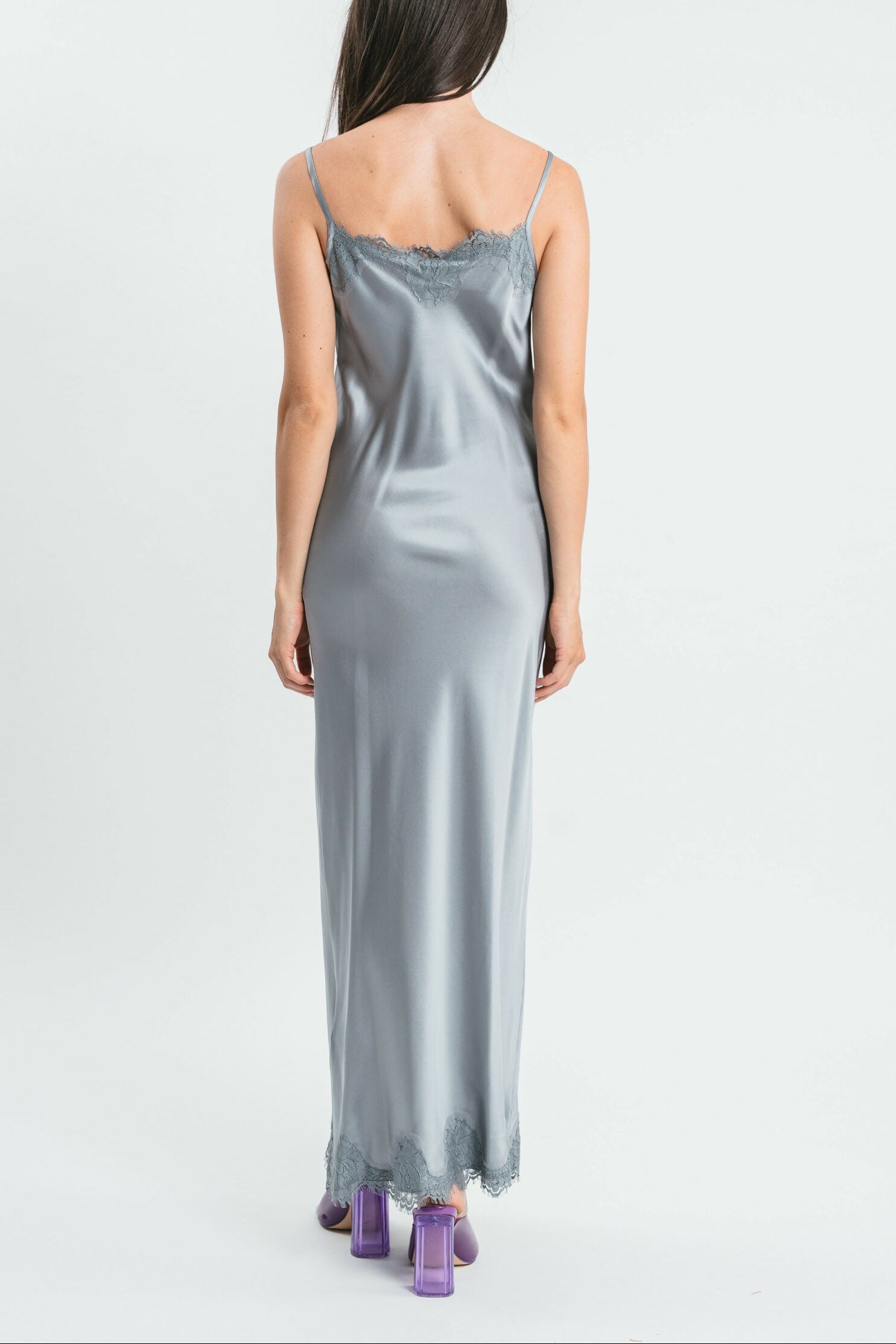Slip Dress argento in viscosa satin elasticizzata con rifiniture in pregiato pizzo francese Posteriore