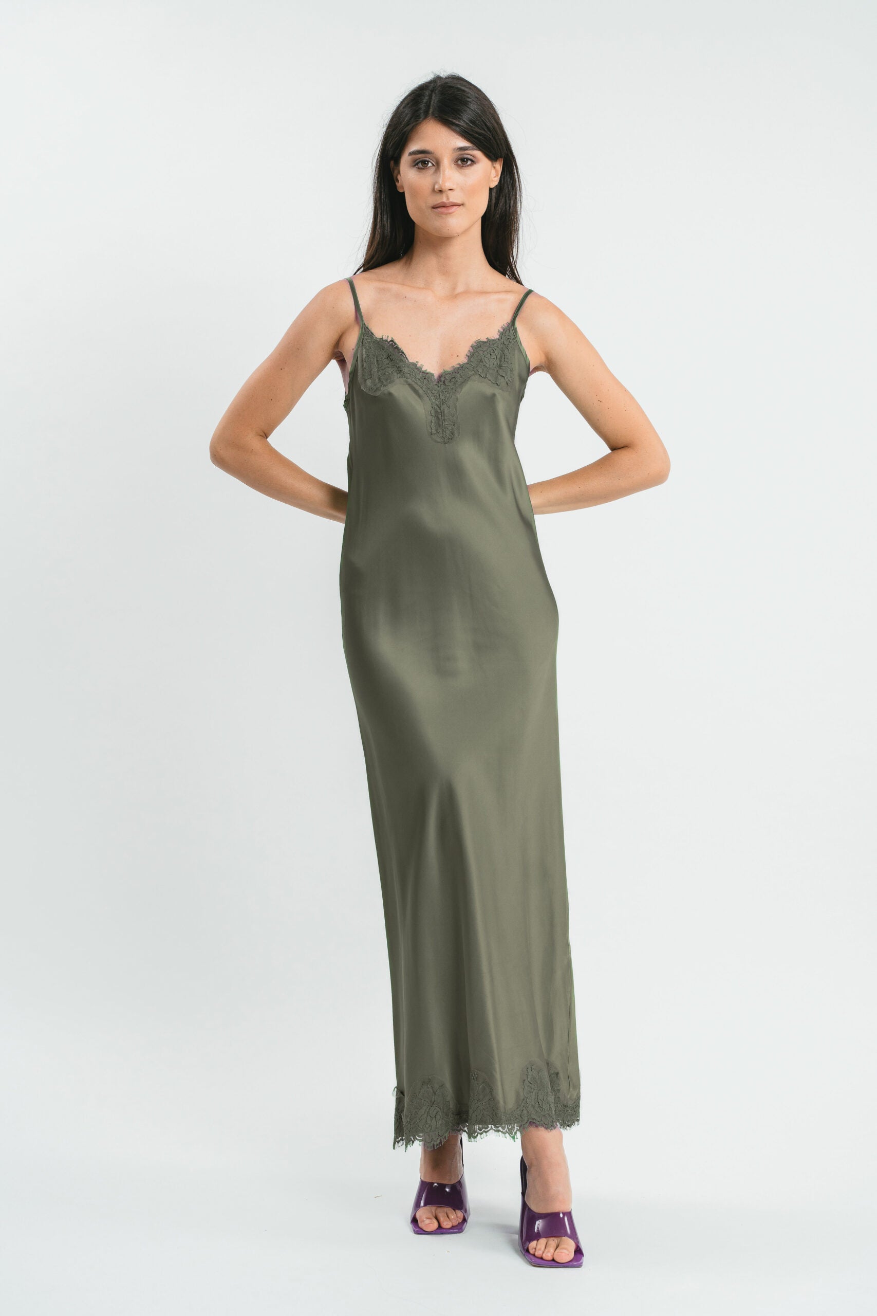 Slip dress lungo con dettagli in pizzo