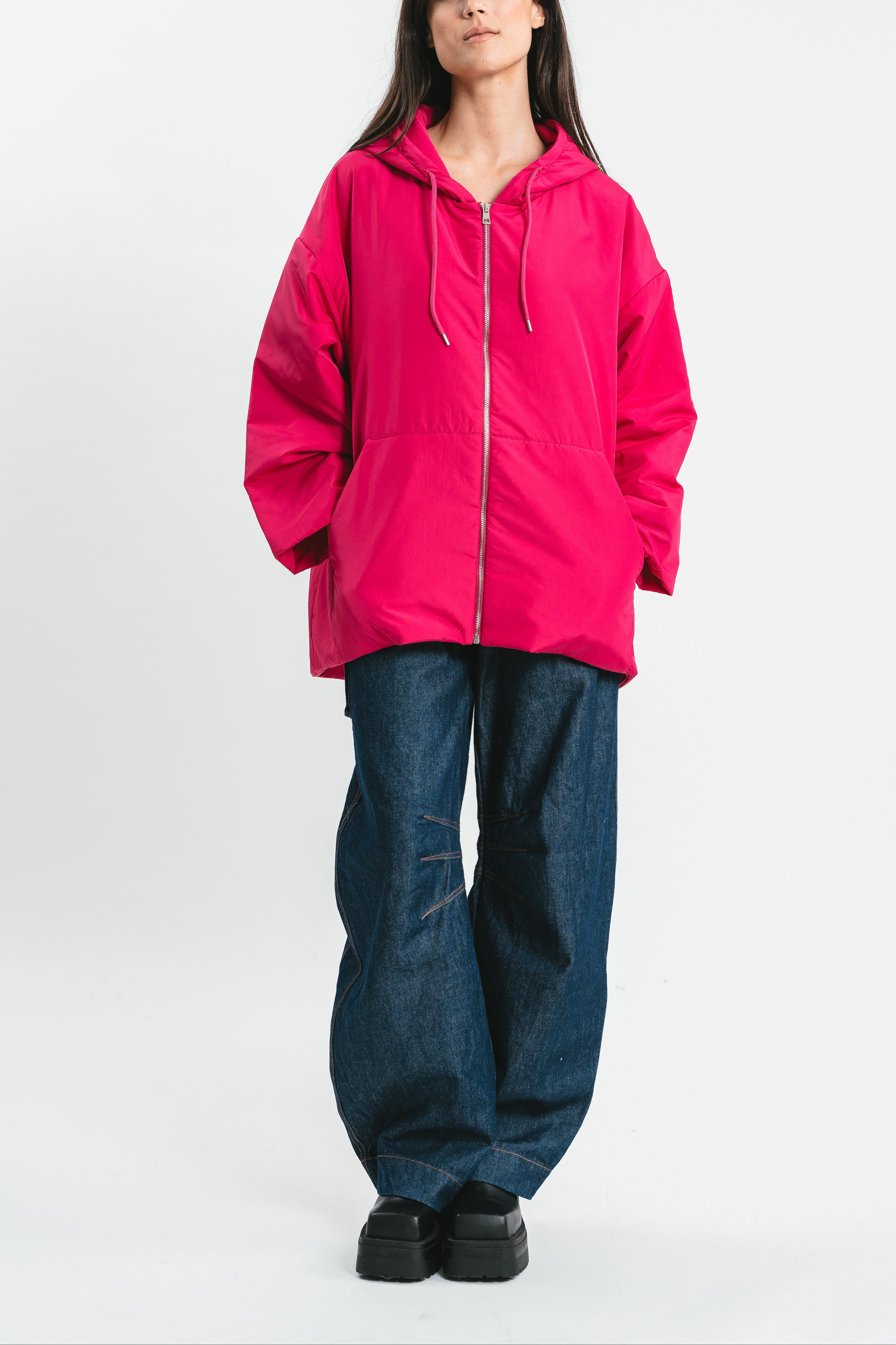 Felpa 100 grammi fucsia con cappuccio e chiusura con zip frontale. Frontale