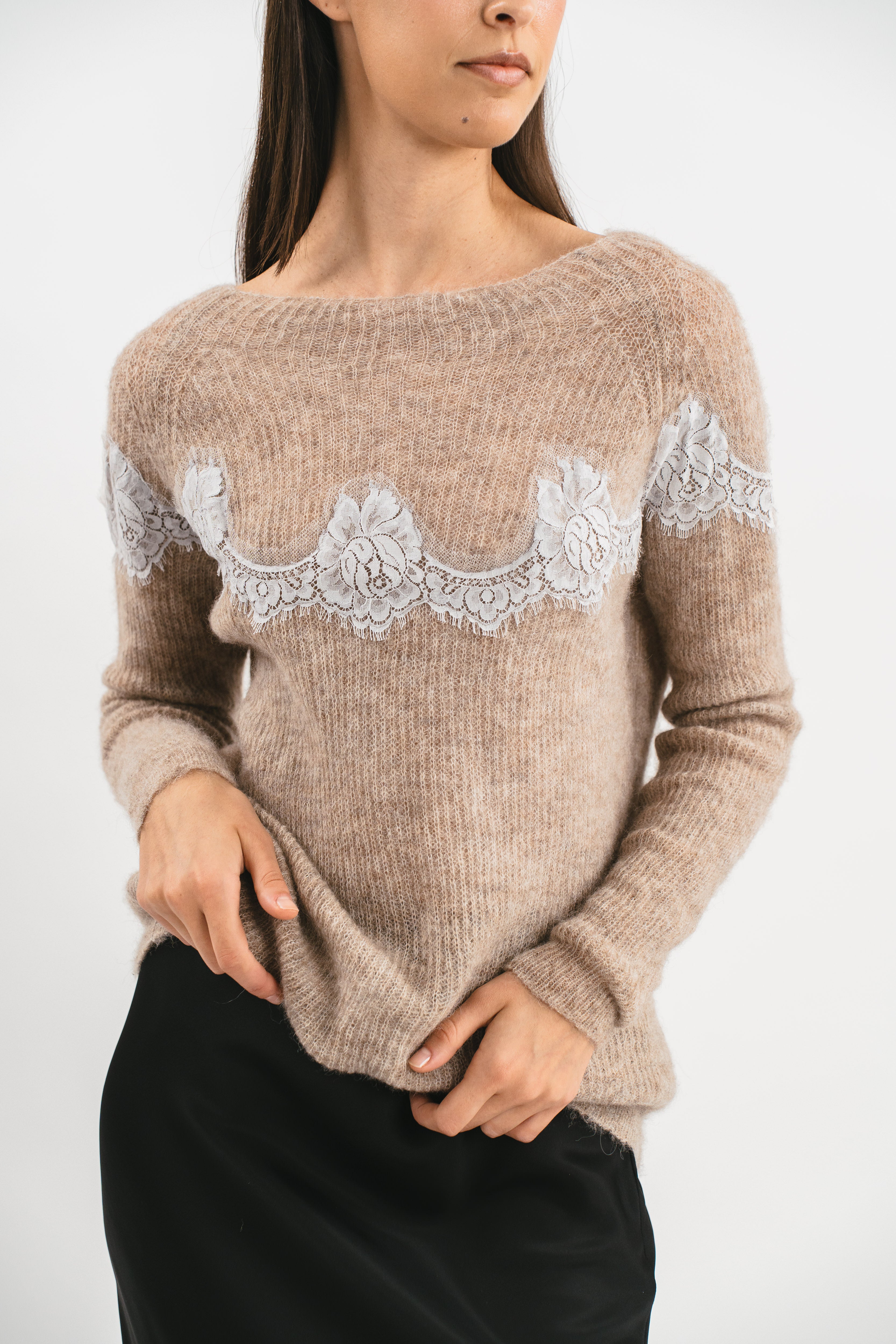 Boat neck sweater with lace