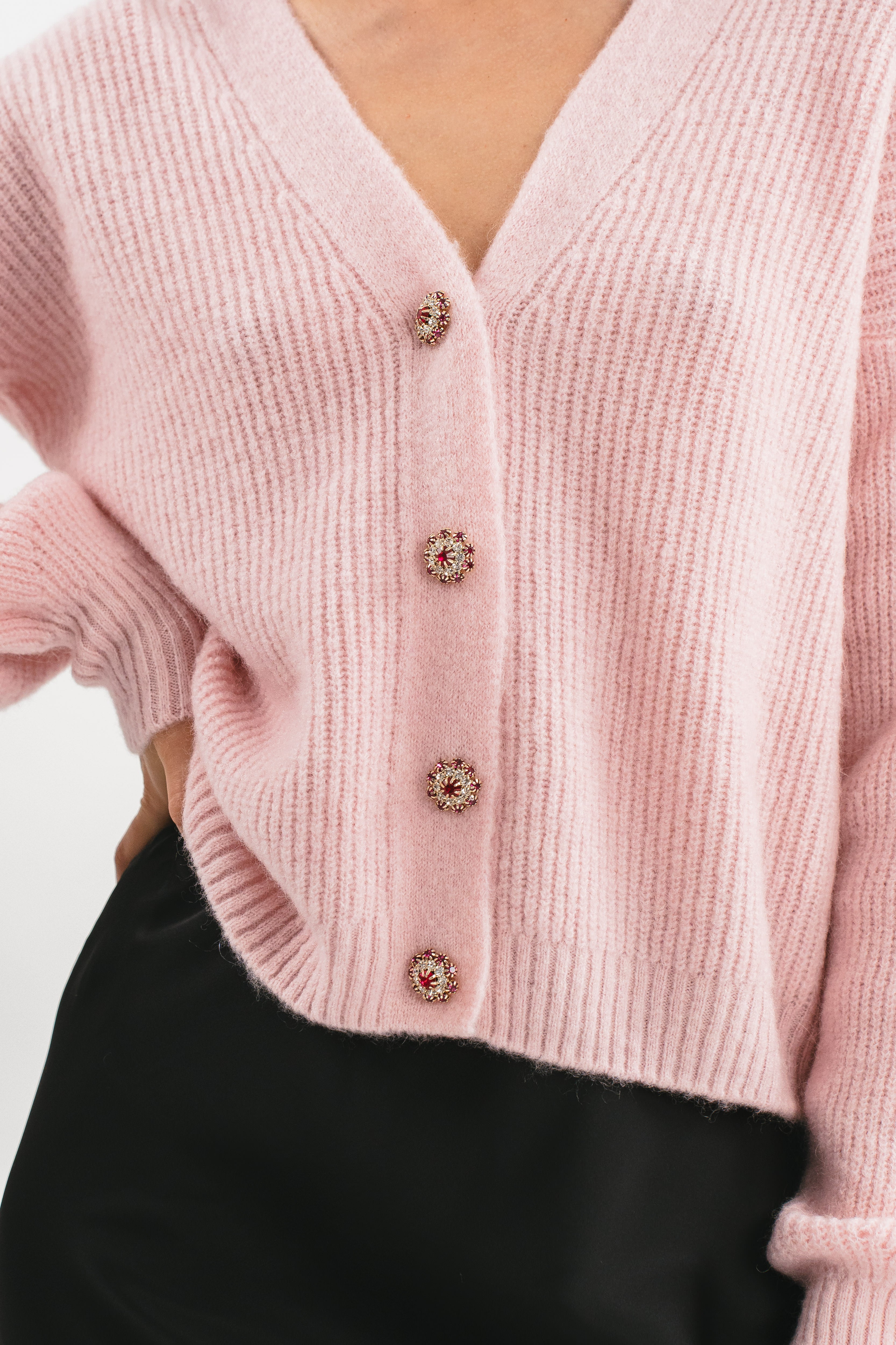 Cardigan crop con bottoni gioiello