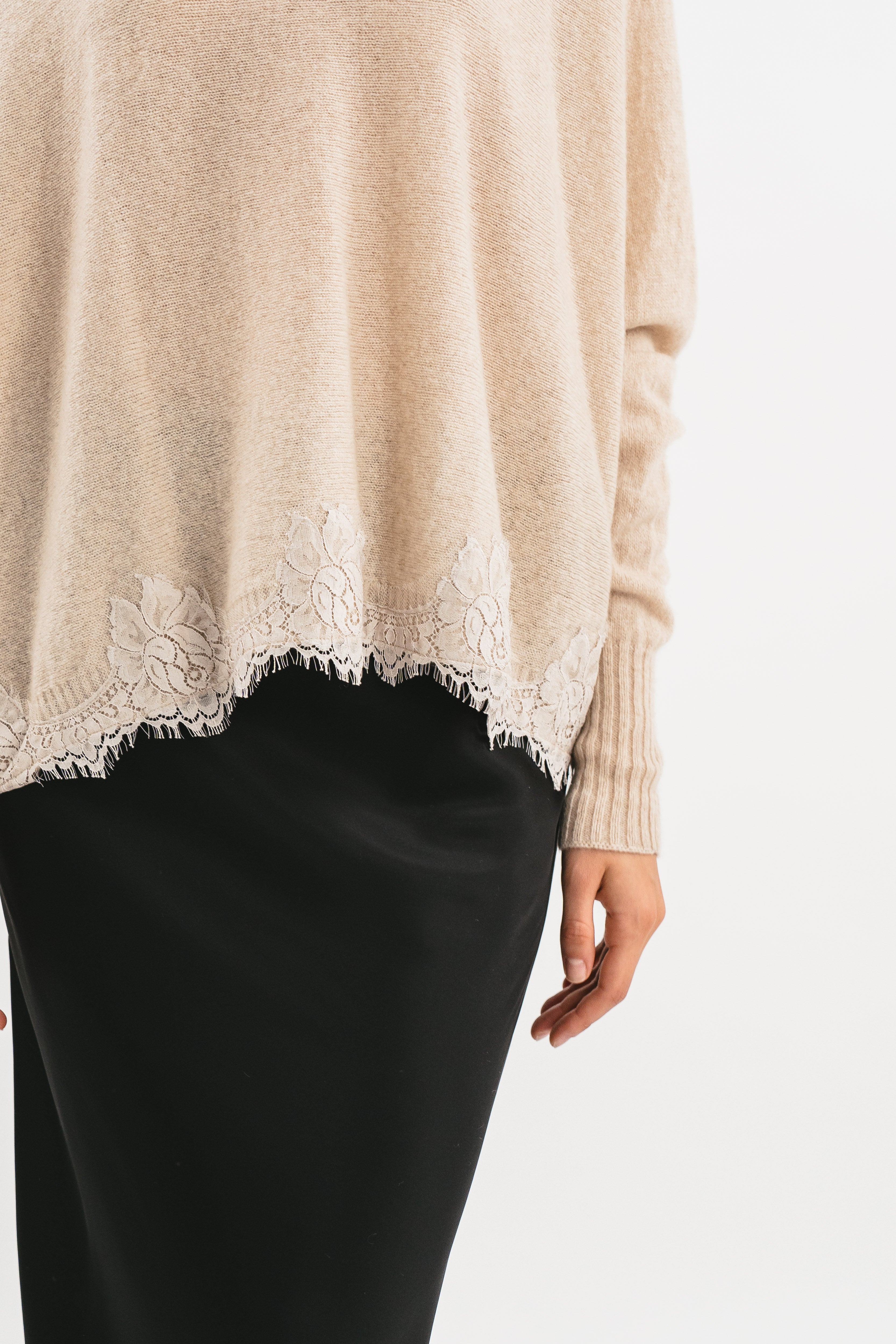 Rose boat neck sweater with lace