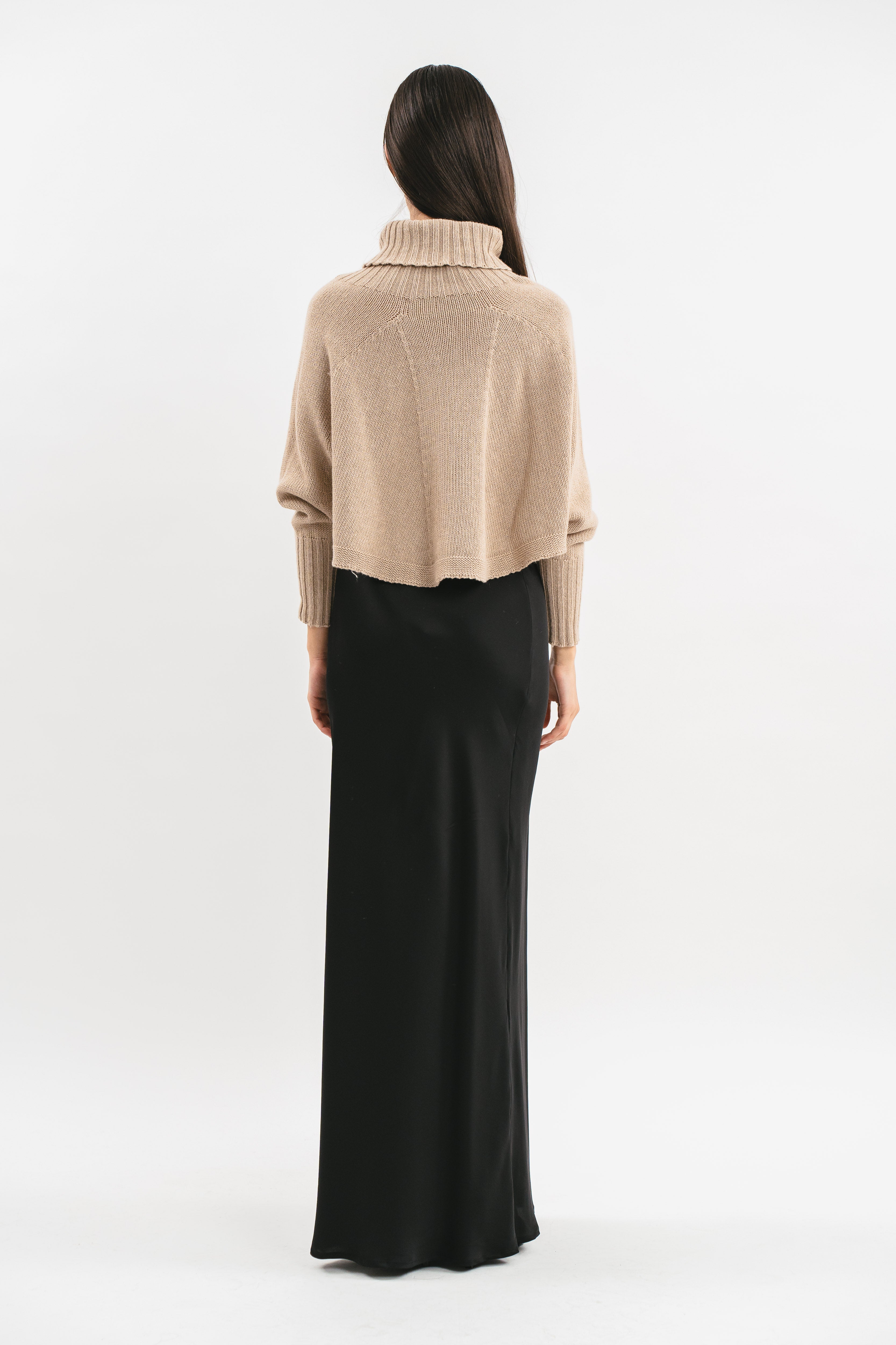 Maglia beige poncho collo alto  Posteriore