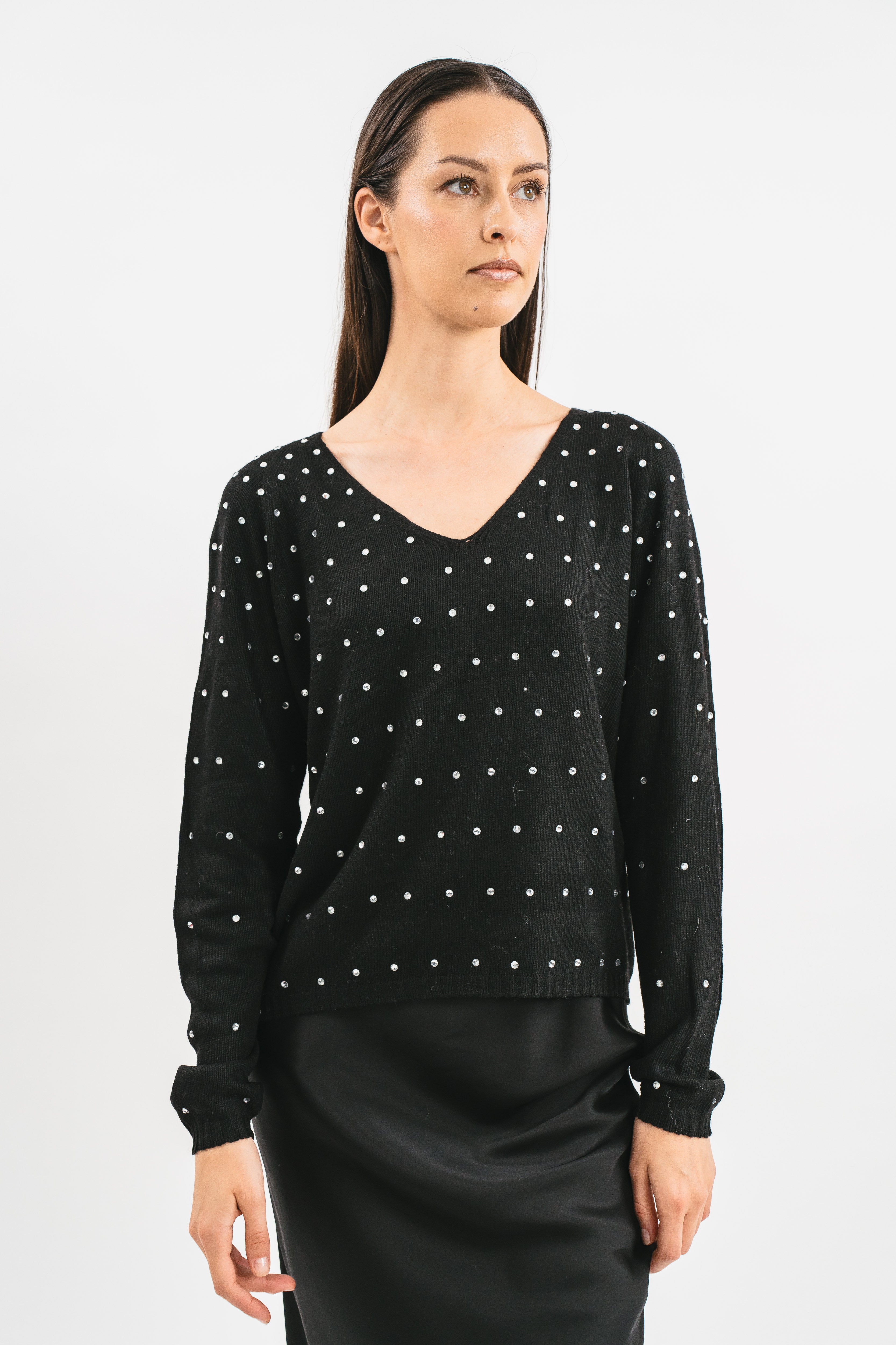 Maglia nera scollo a V con strass Dettaglio