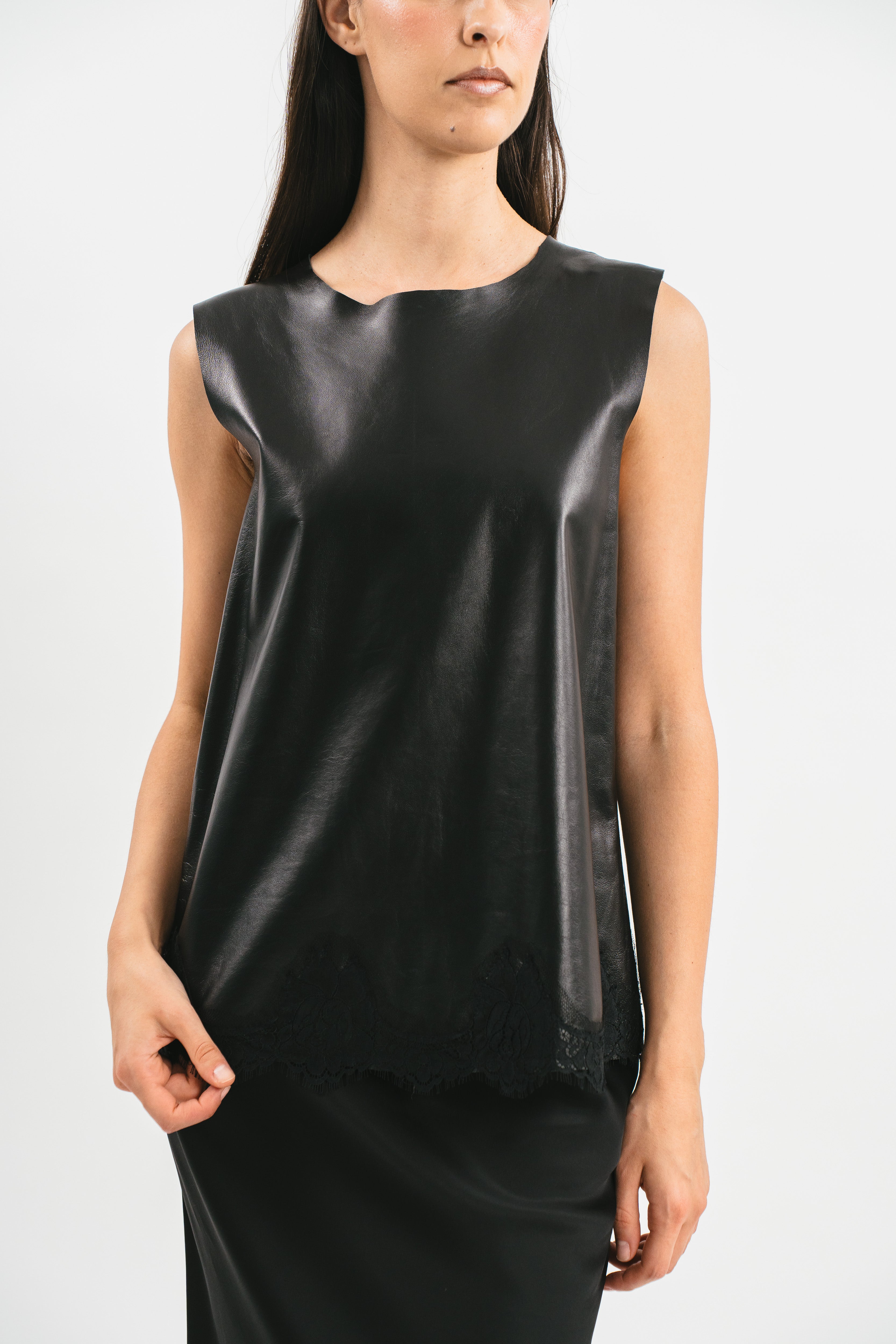 Wide shoulder top in leather and lace