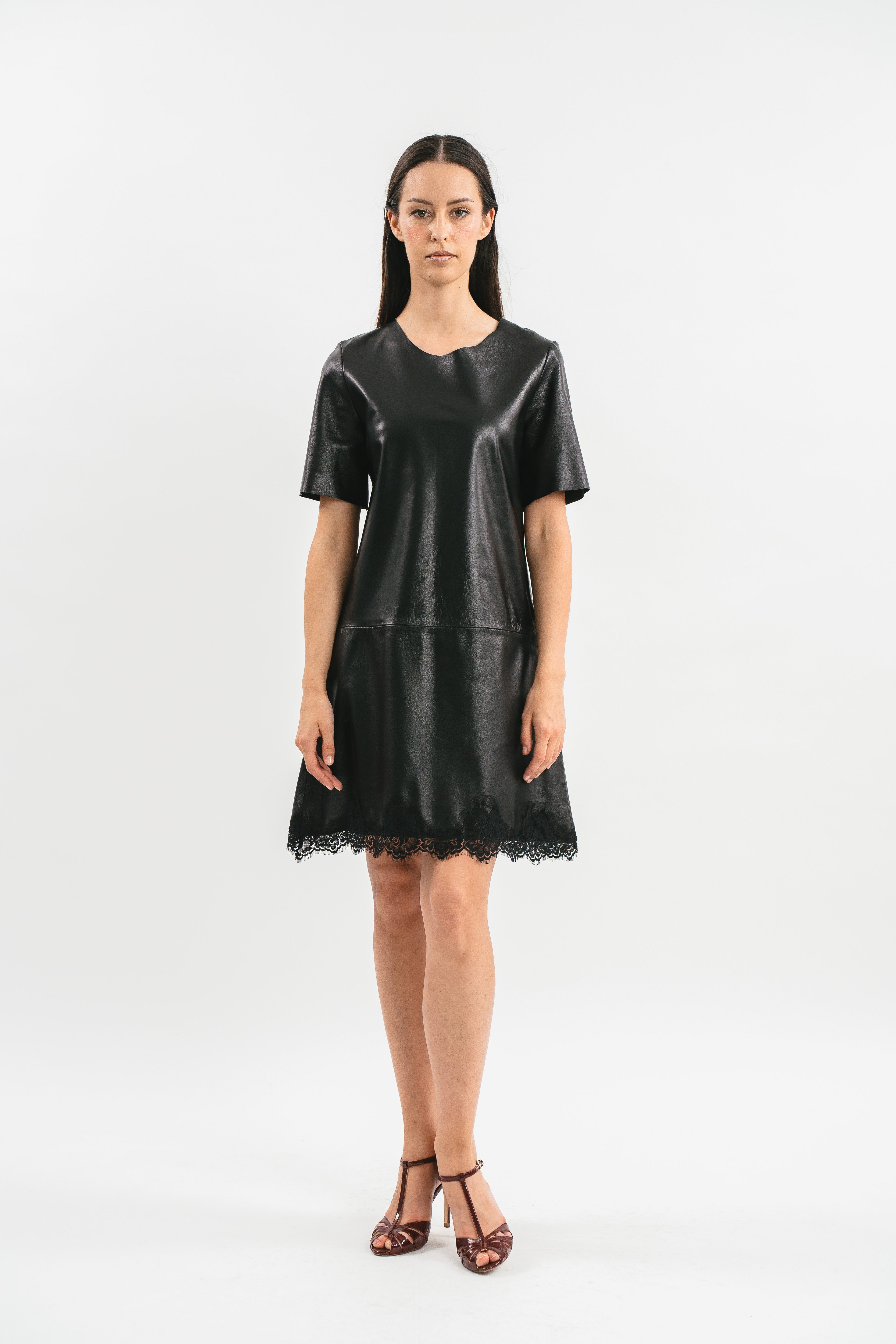 Short leather dress with short sleeves and lace