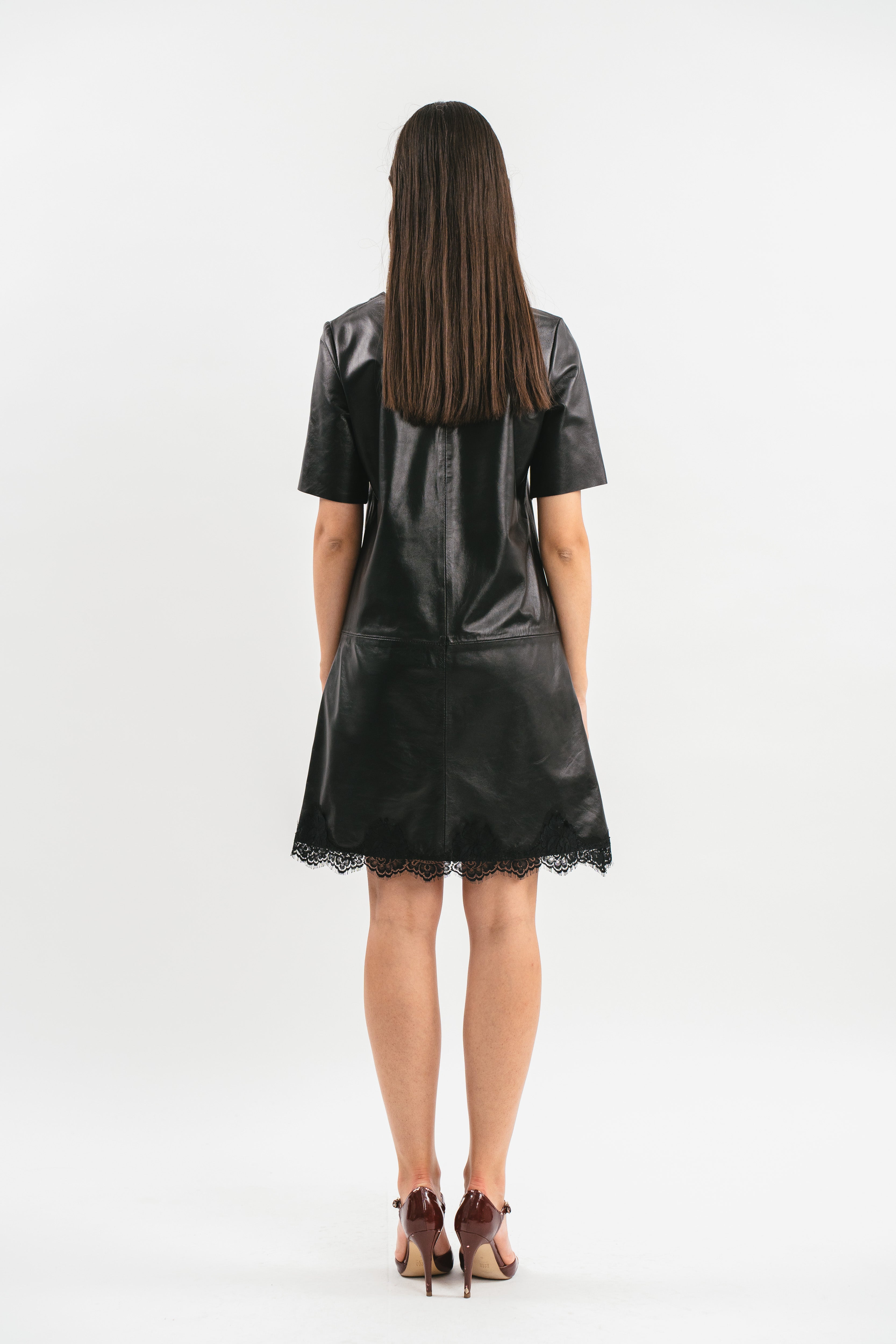 Short leather dress with short sleeves and lace